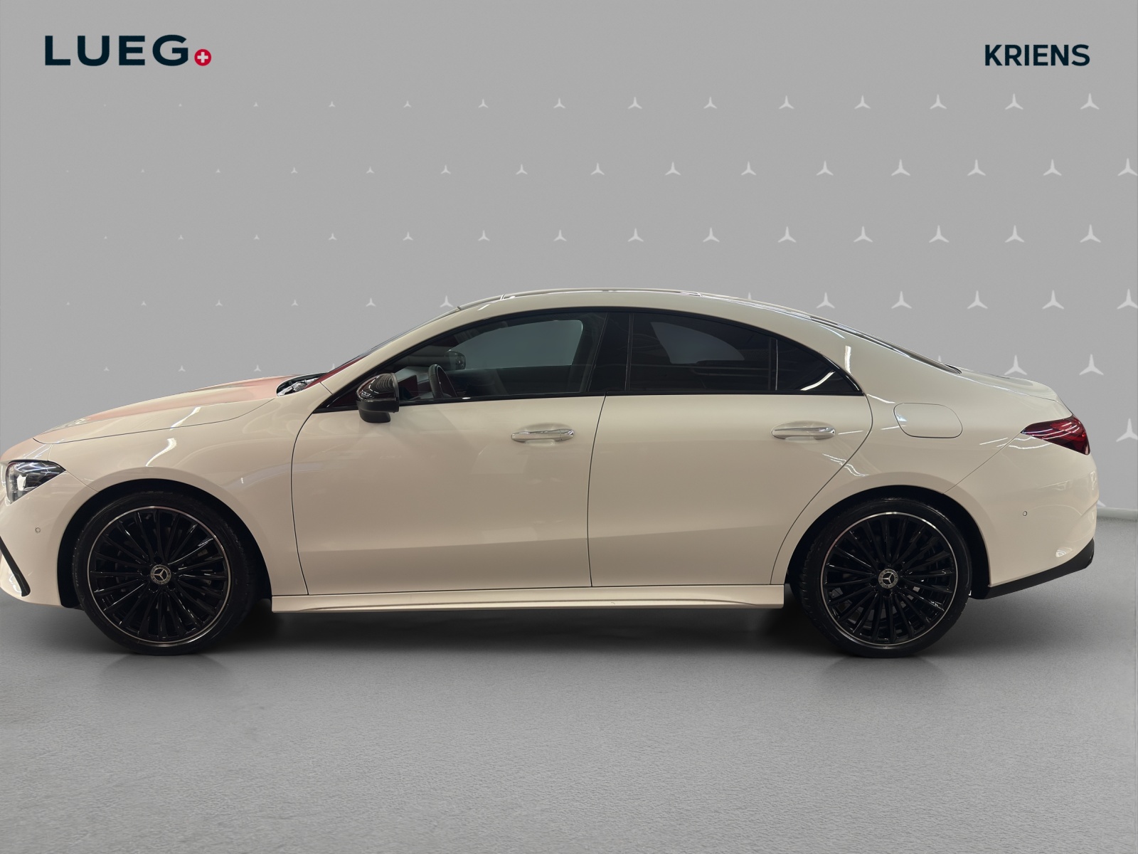 MERCEDES-BENZ CLA 200 - AMG / Rückfahrkamera / Panorama-Dach / Ambiente-Licht-image-1
