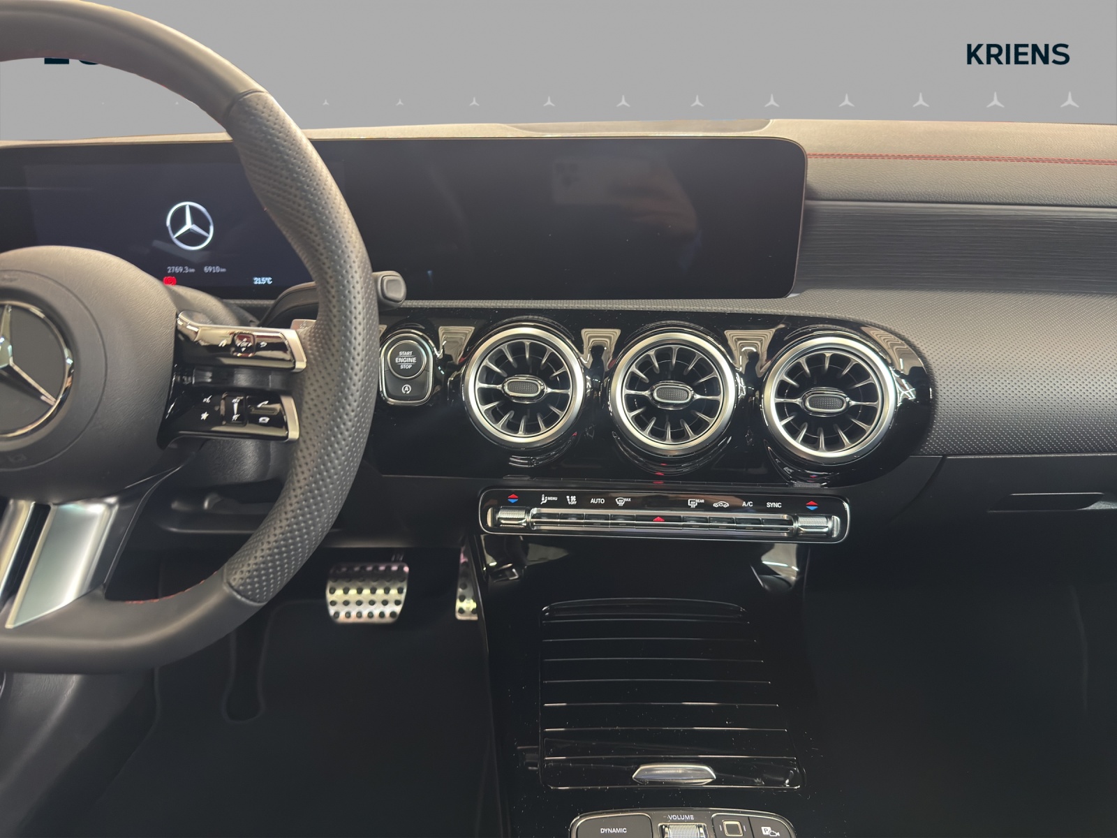 MERCEDES-BENZ CLA 200 - AMG / Rückfahrkamera / Panorama-Dach / Ambiente-Licht-image-11