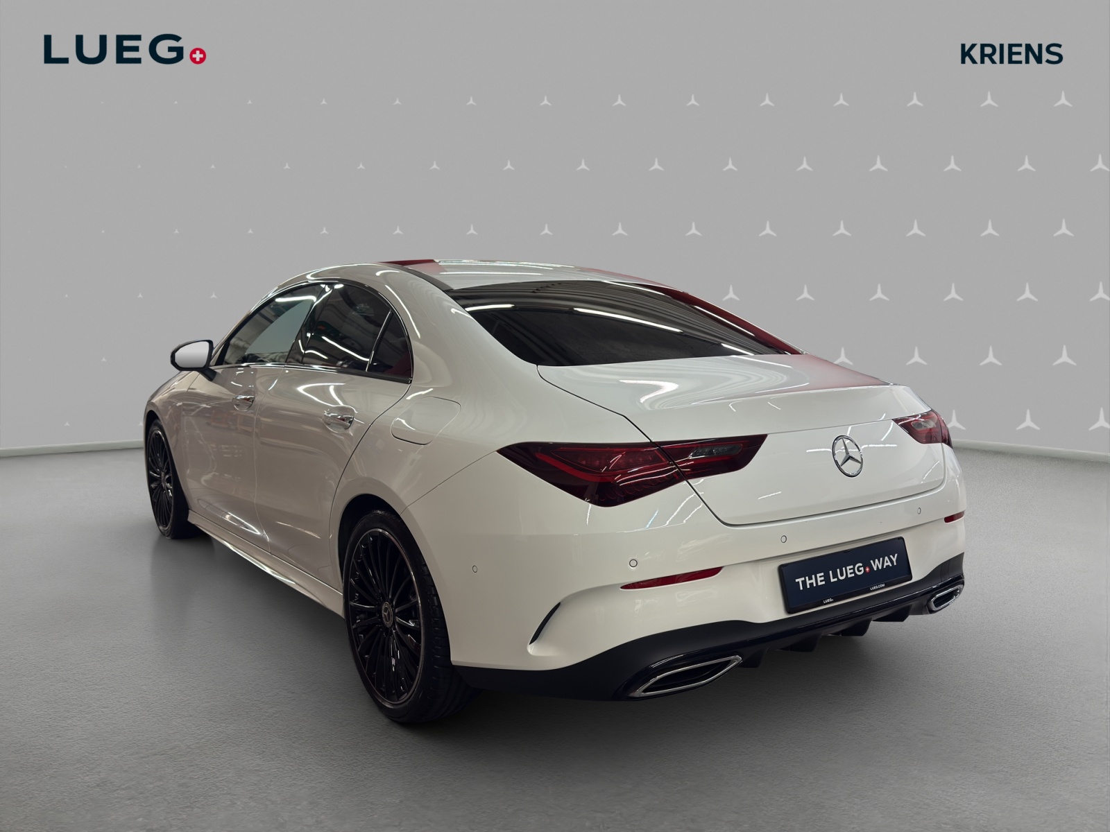 MERCEDES-BENZ CLA 200 - AMG / Rückfahrkamera / Panorama-Dach / Ambiente-Licht-image-2
