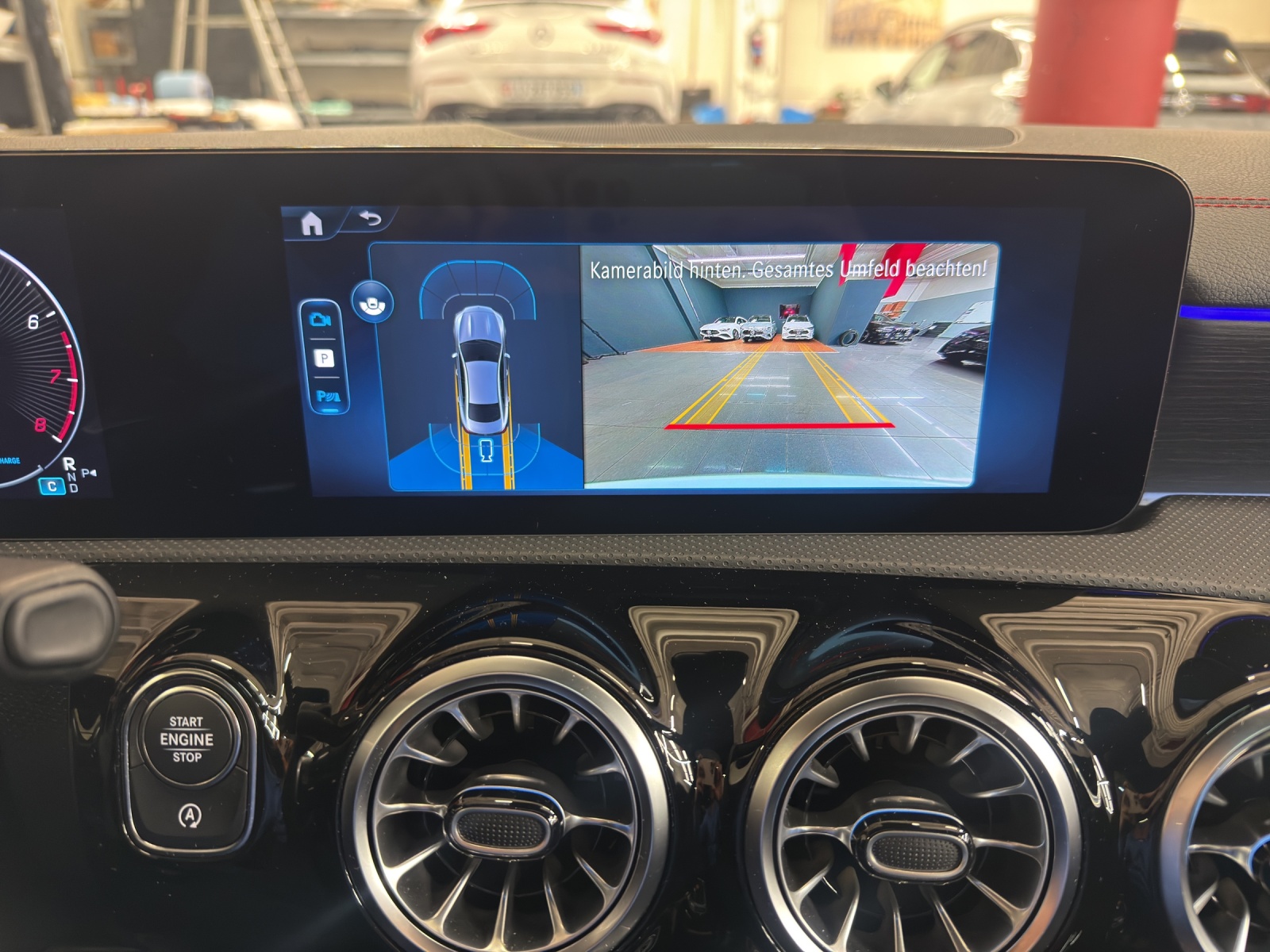 MERCEDES-BENZ CLA 200 - AMG / Rückfahrkamera / Panorama-Dach / Ambiente-Licht-image-15