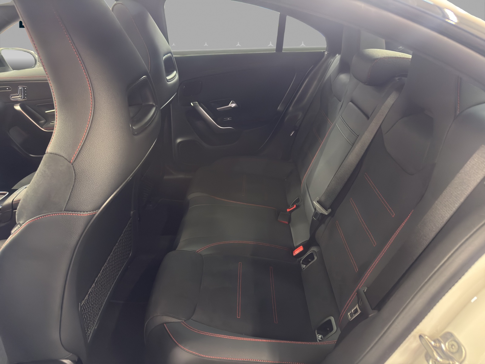 MERCEDES-BENZ CLA 200 - AMG / Rückfahrkamera / Panorama-Dach / Ambiente-Licht-image-13