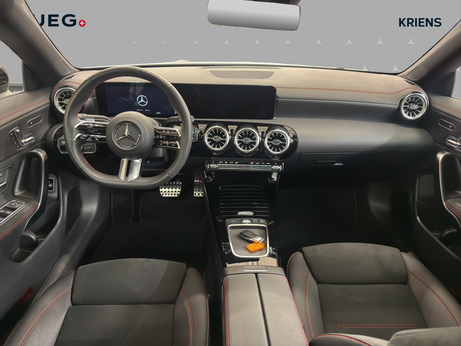 MERCEDES-BENZ CLA 200 - AMG / Rückfahrkamera / Panorama-Dach / Ambiente-Licht-image-10
