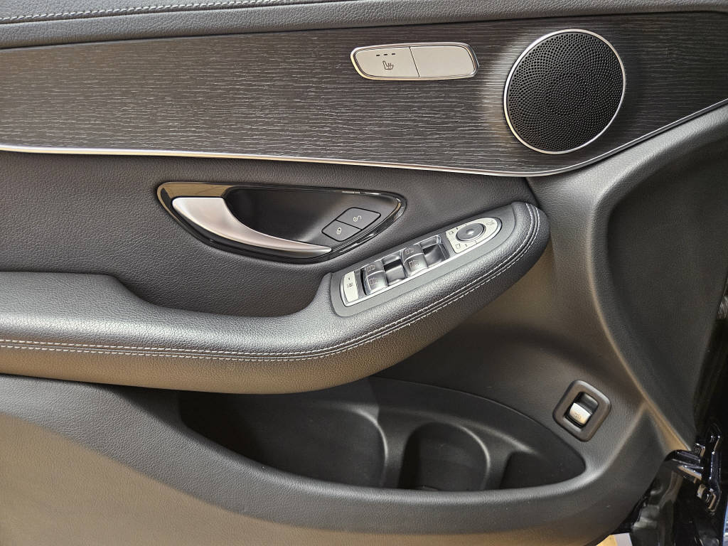 MERCEDES-BENZ GLC 300 de 4Matic-image-8
