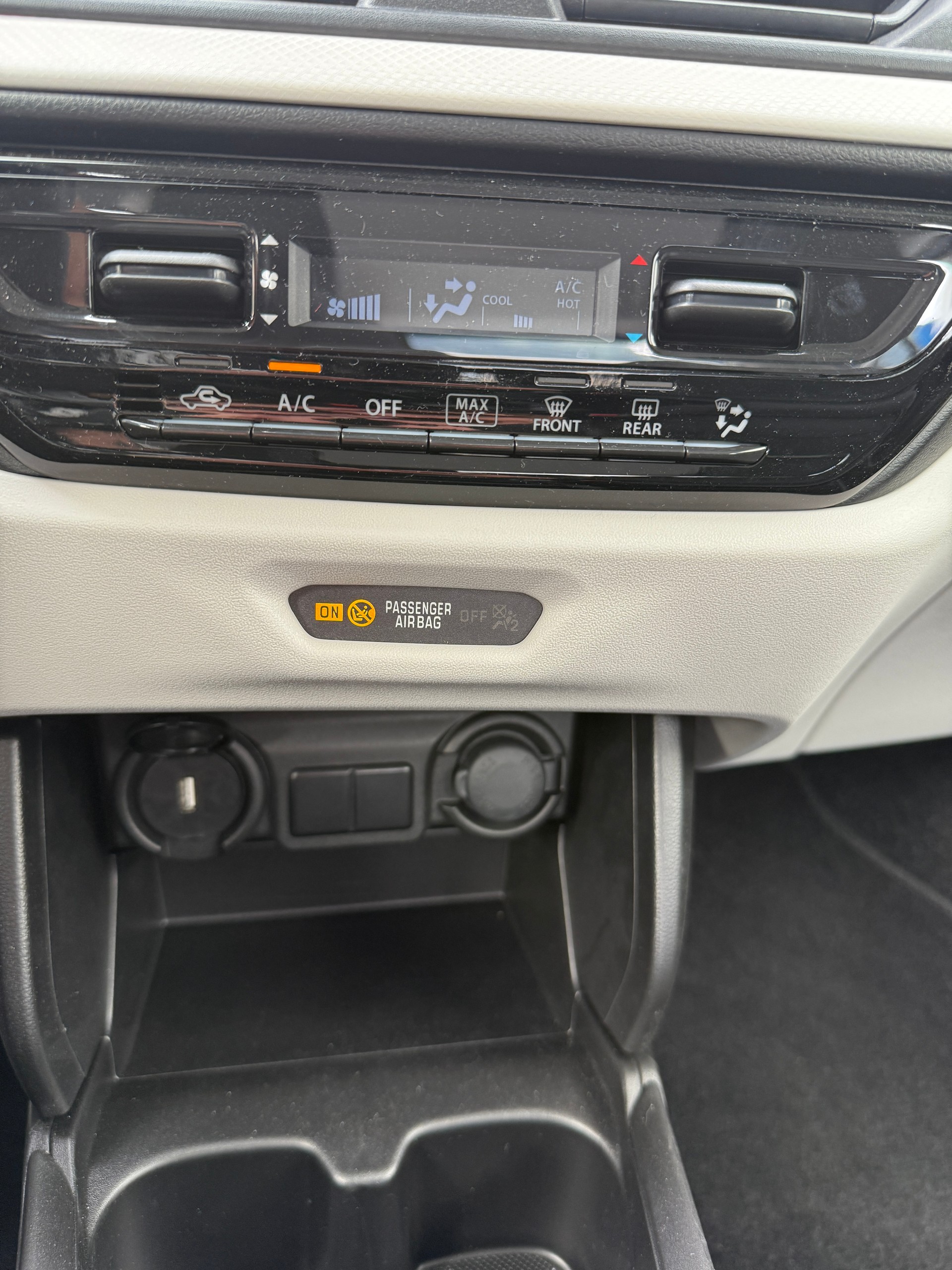 SUZUKI Swift 1.2 Compact+ Hybrid 4x4 *VORFÜHRWAGEN*-image-23
