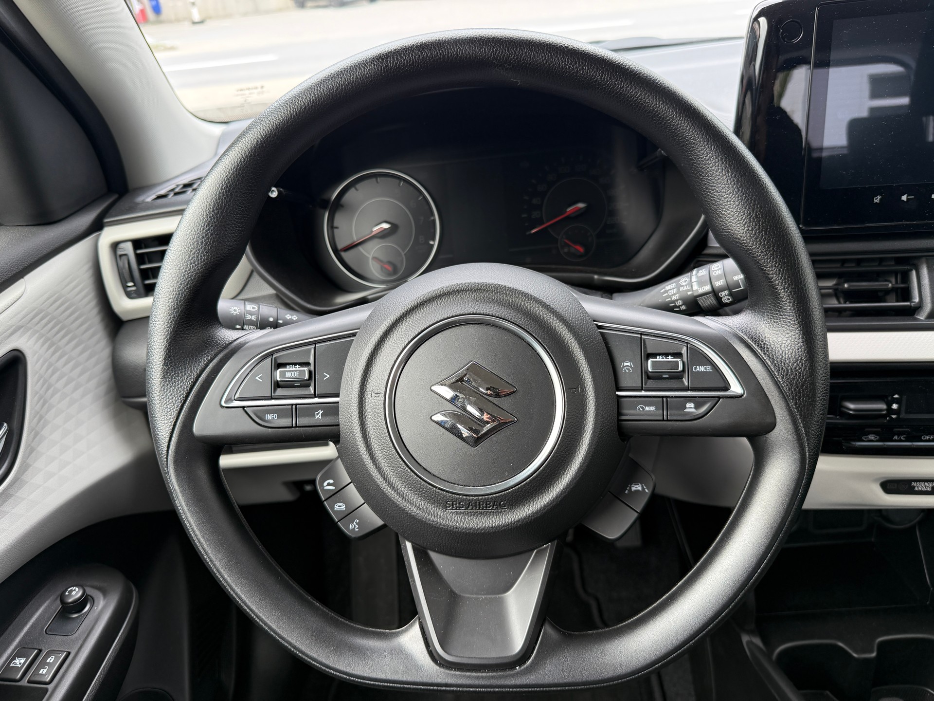 SUZUKI Swift 1.2 Compact+ Hybrid 4x4 *VORFÜHRWAGEN*-image-15