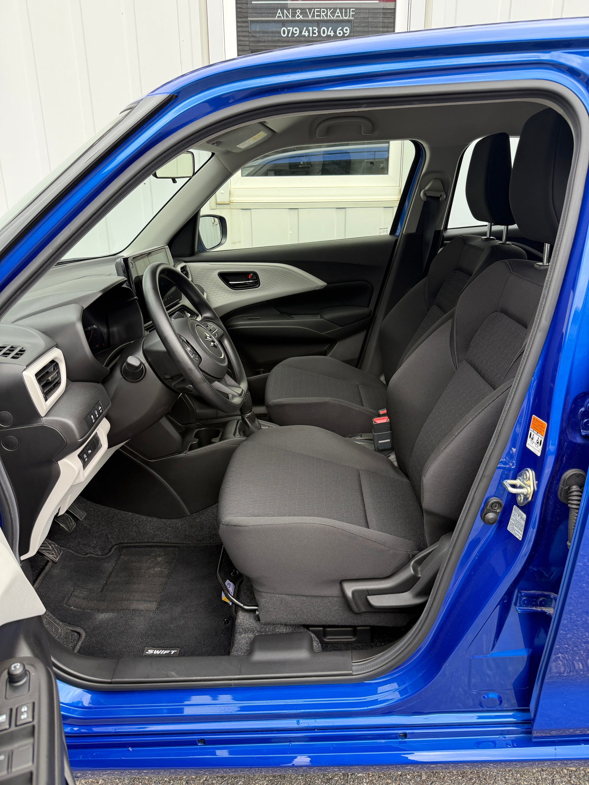 SUZUKI Swift 1.2 Compact+ Hybrid 4x4 *VORFÜHRWAGEN*-image-10