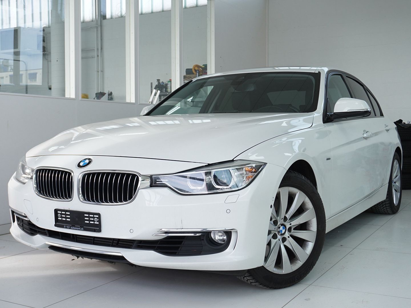 BMW 328i Luxury Line Steptronic-image-0