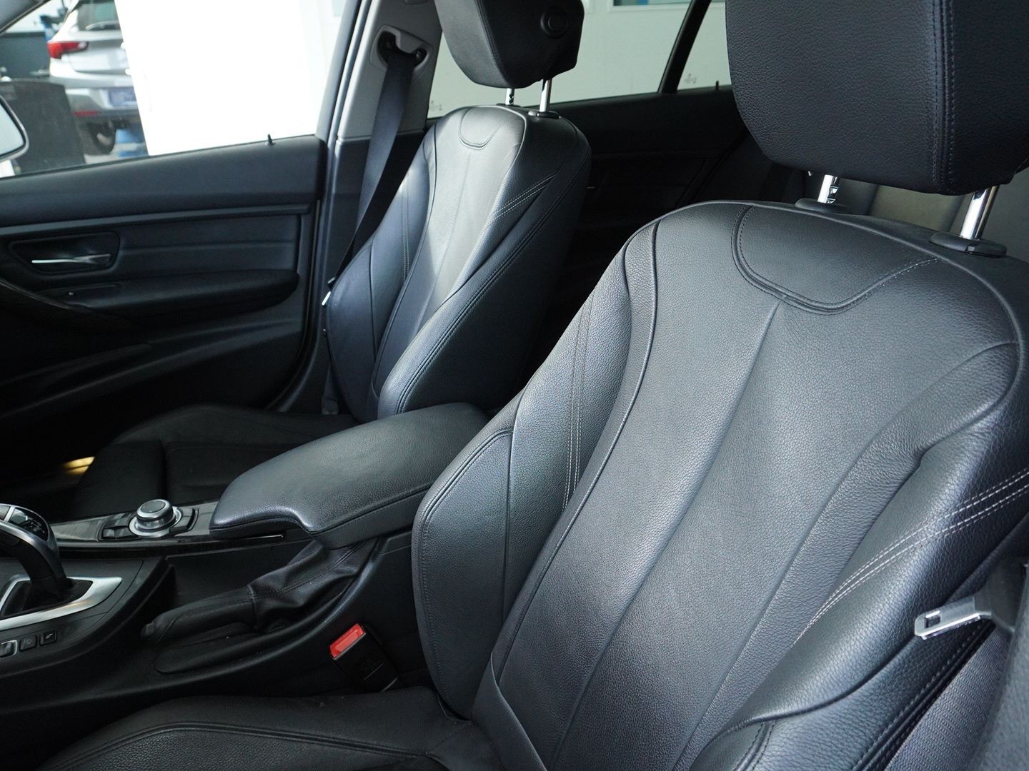 BMW 328i Luxury Line Steptronic-image-3