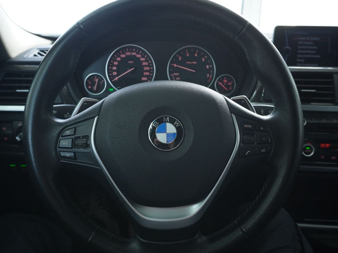 BMW 328i Luxury Line Steptronic-image-2