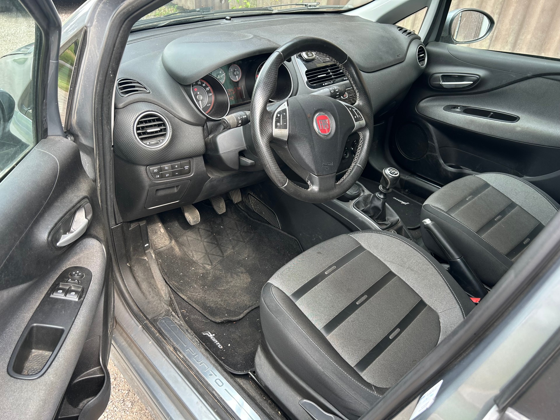 FIAT Punto Evo 1.4 16V Sporting-image-12