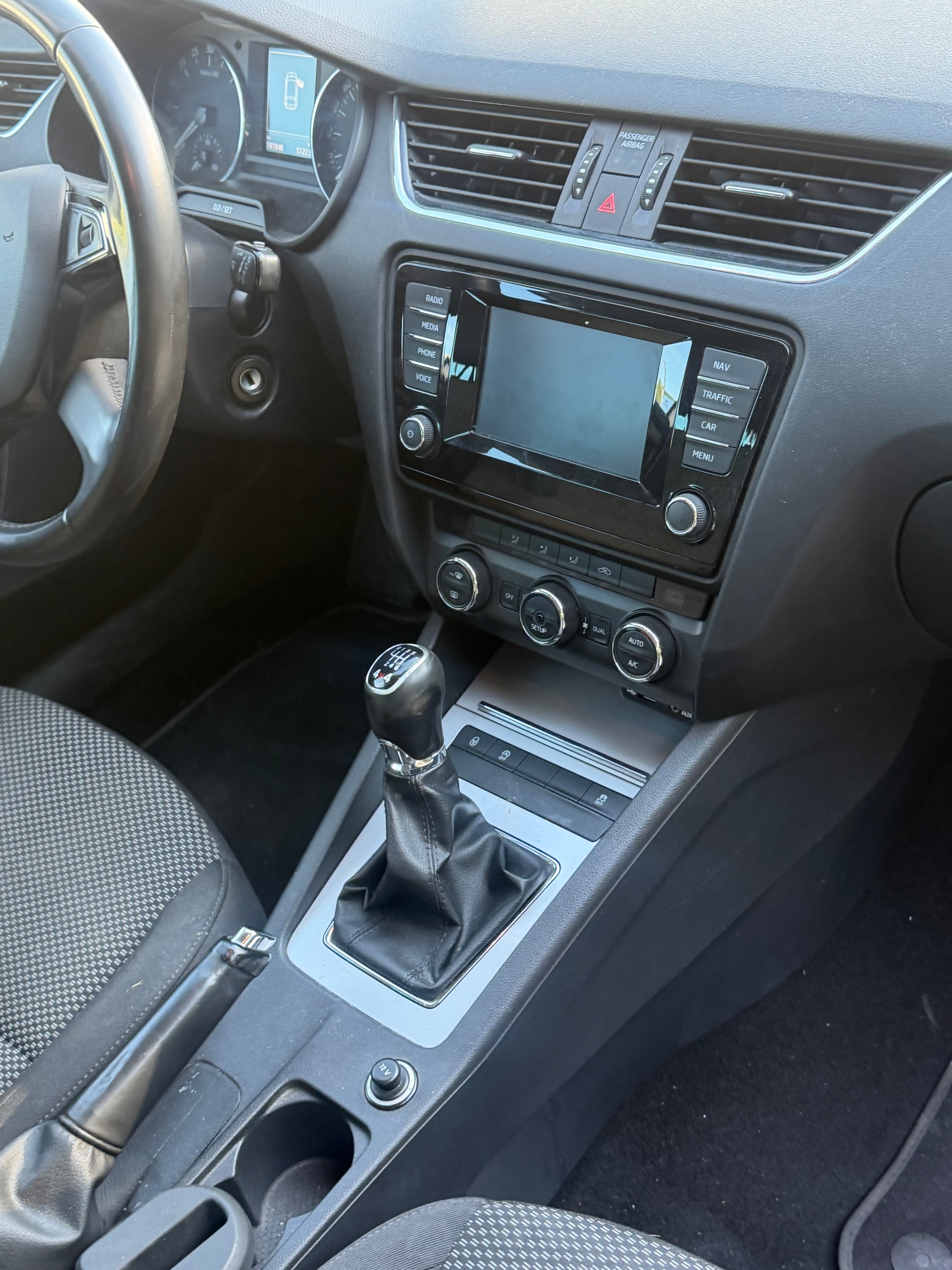 SKODA Octavia Combi 2.0 TDI Elegance 4x4-image-8