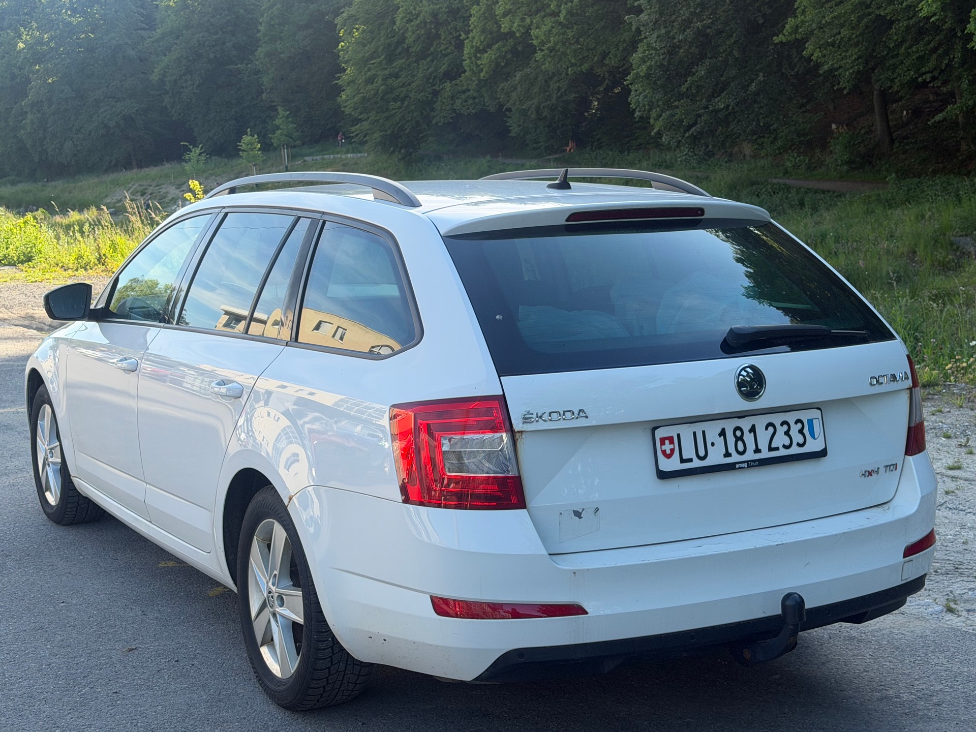 SKODA Octavia Combi 2.0 TDI Elegance 4x4-image-3