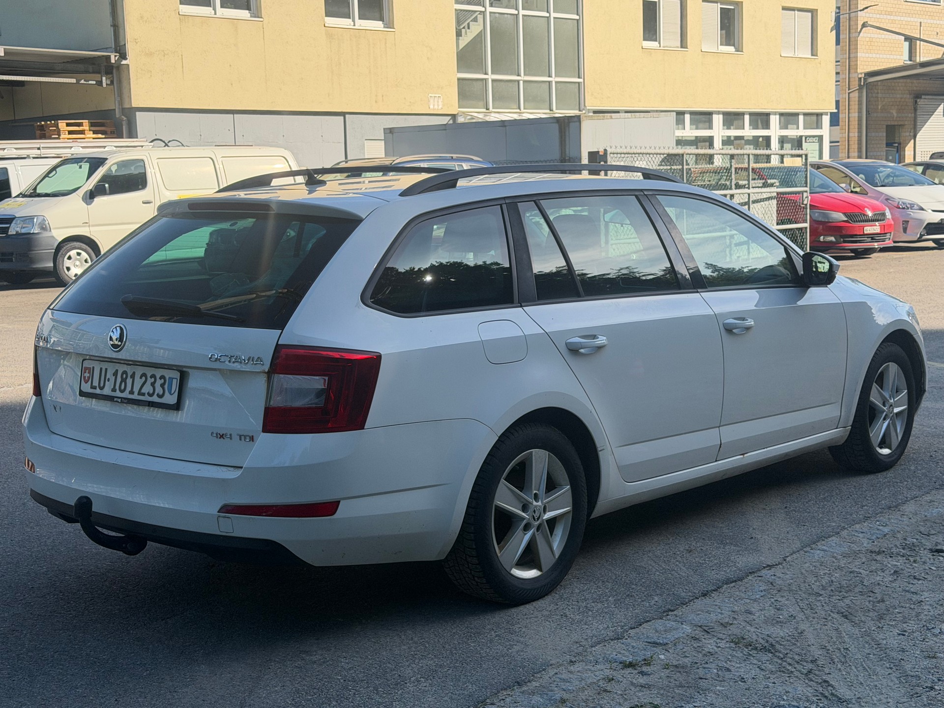 SKODA Octavia Combi 2.0 TDI Elegance 4x4-image-4