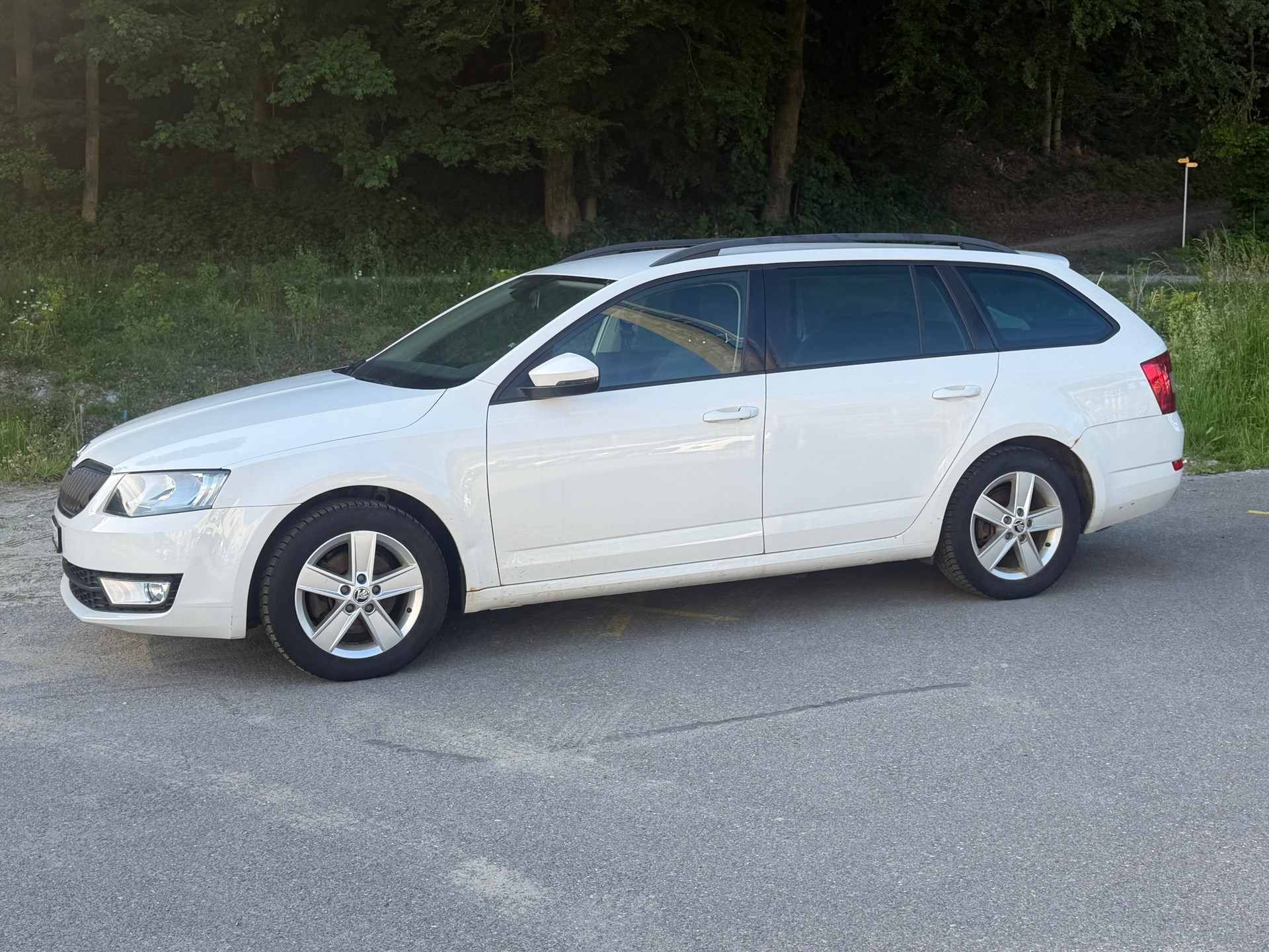 SKODA Octavia Combi 2.0 TDI Elegance 4x4-image-2