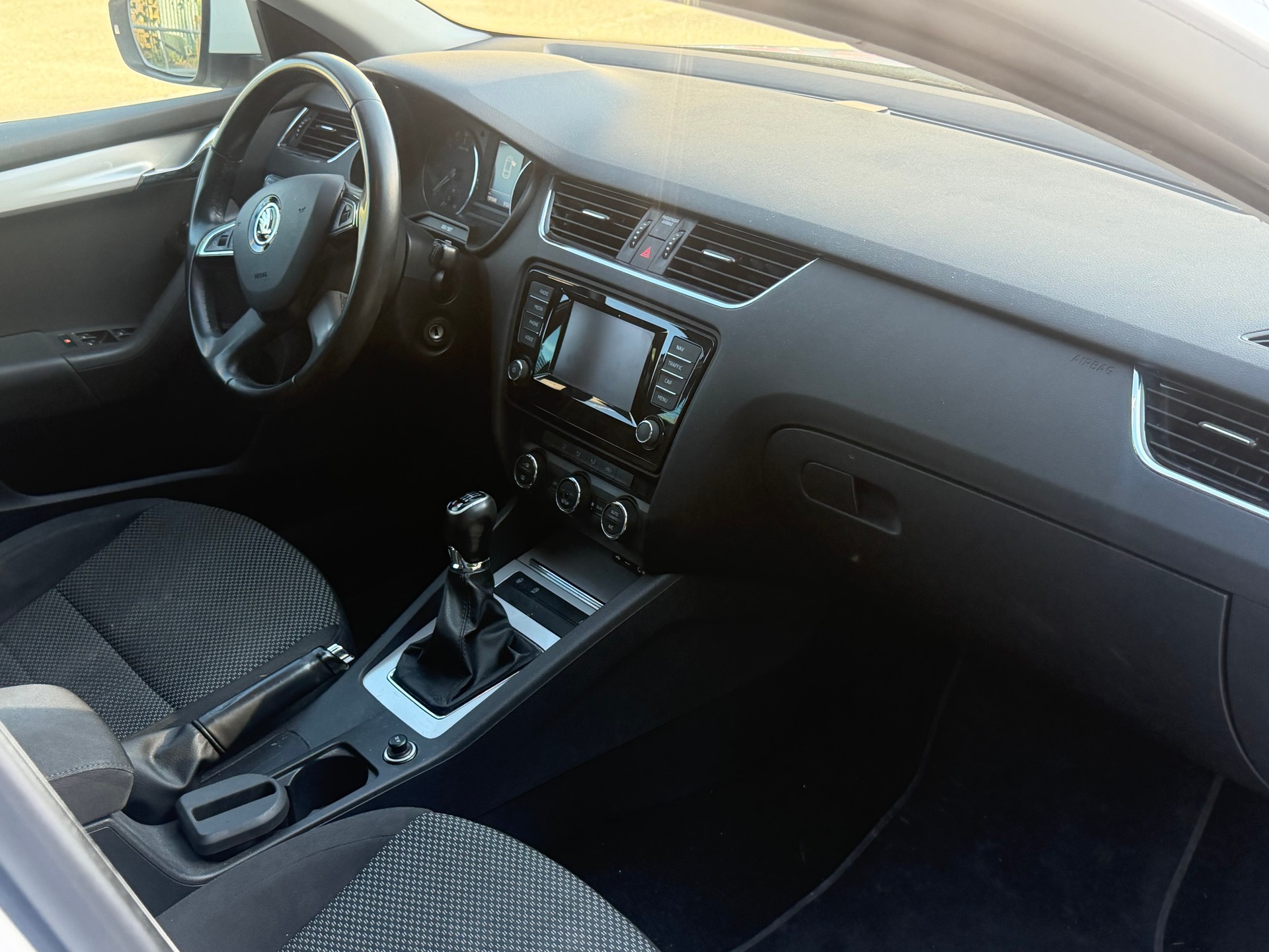 SKODA Octavia Combi 2.0 TDI Elegance 4x4-image-6