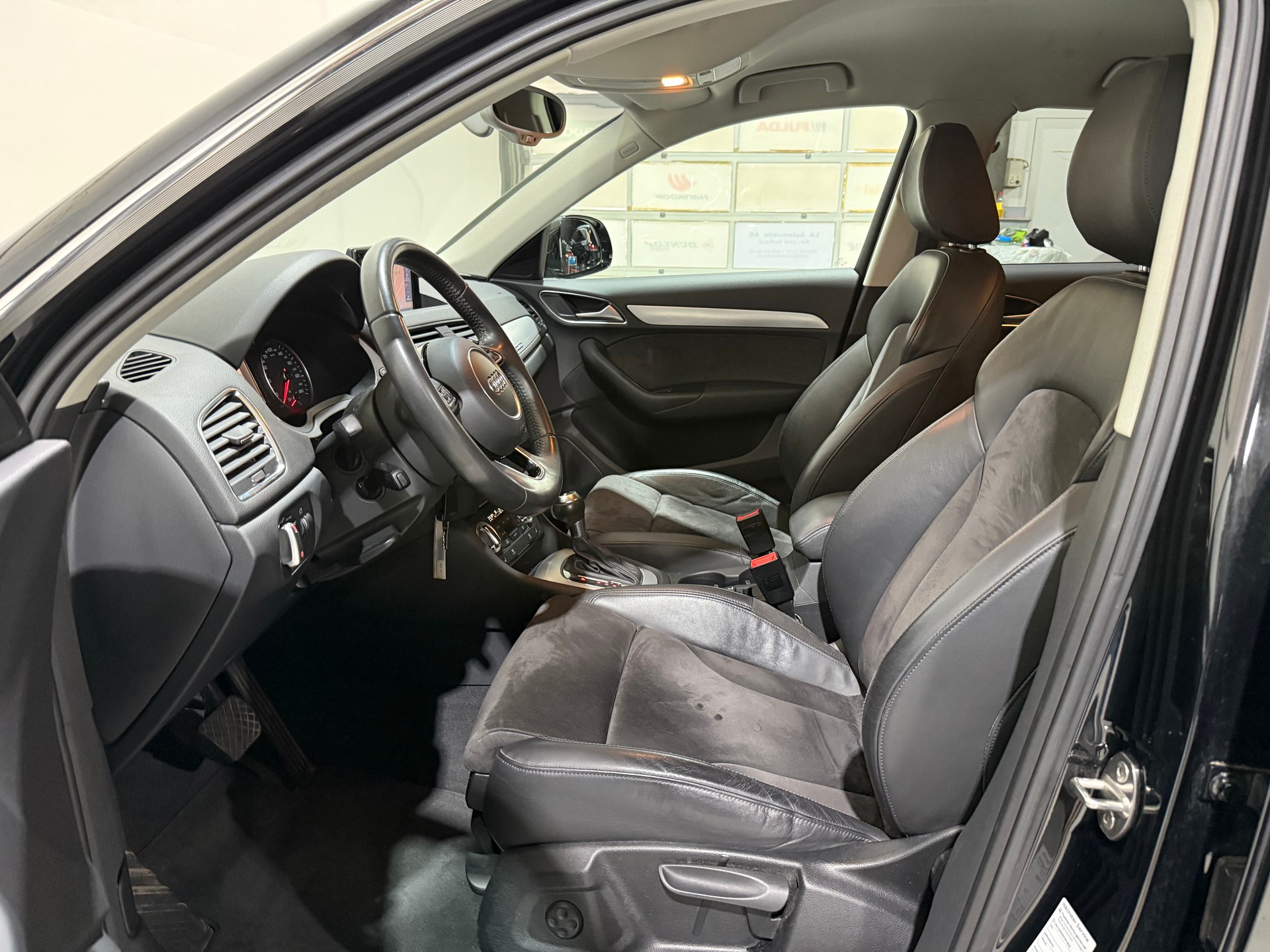 AUDI Q3 2.0 TDI quattro S-tronic CH Fahrzeug-image-12