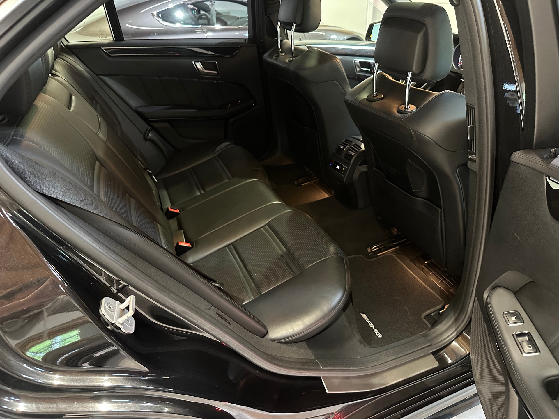 MERCEDES-BENZ E 63 AMG 4Matic Speedshift Facelift-Modell-image-23