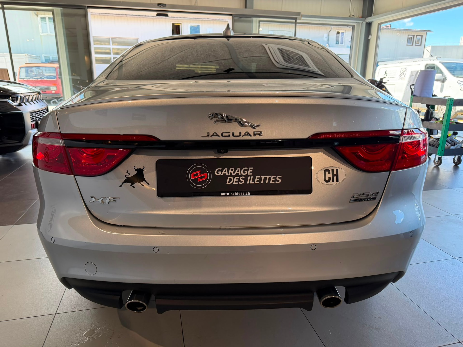 JAGUAR XF 25d R-Sport AWD Automatic-image-1