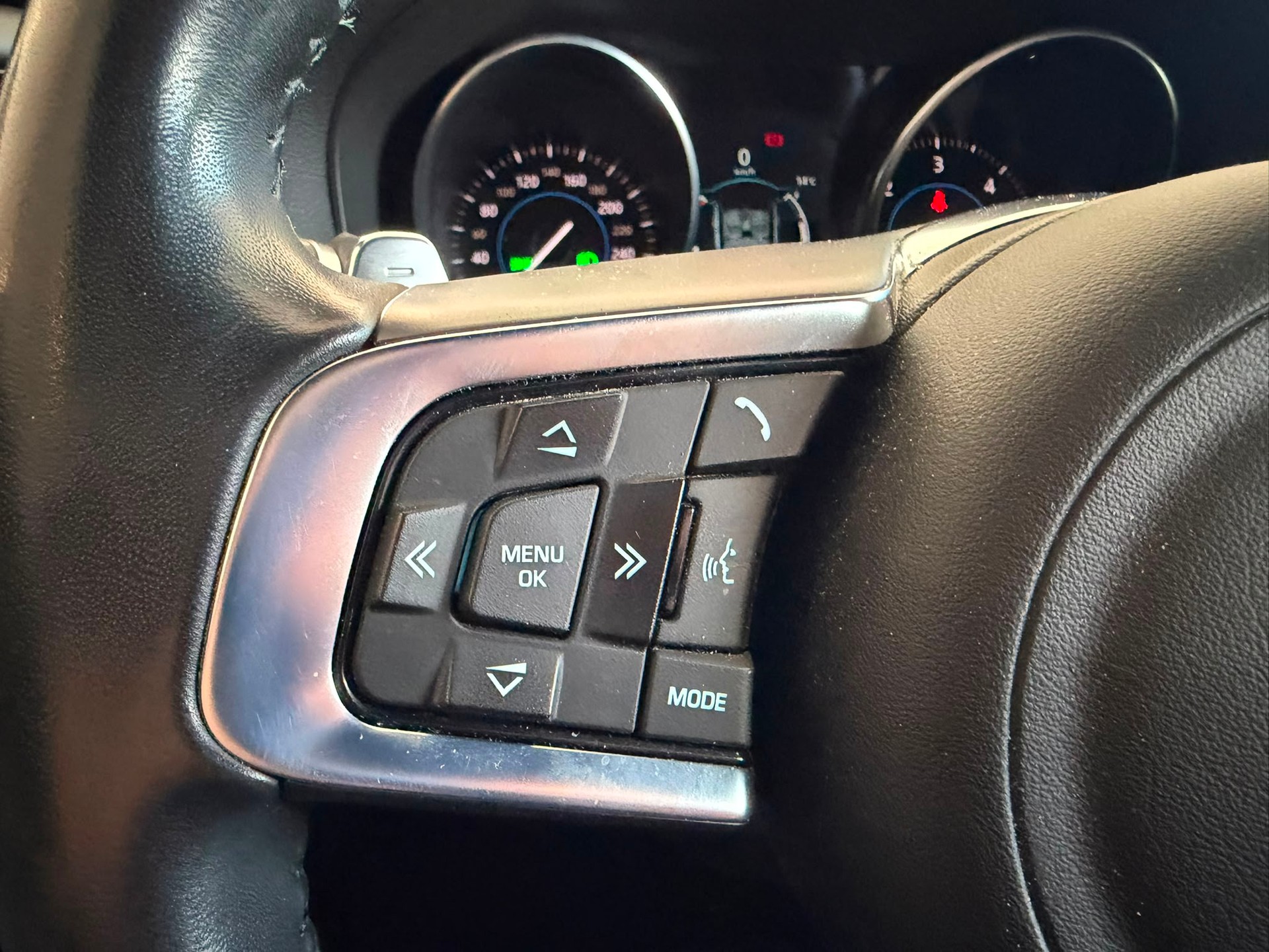 JAGUAR XF 25d R-Sport AWD Automatic-image-11