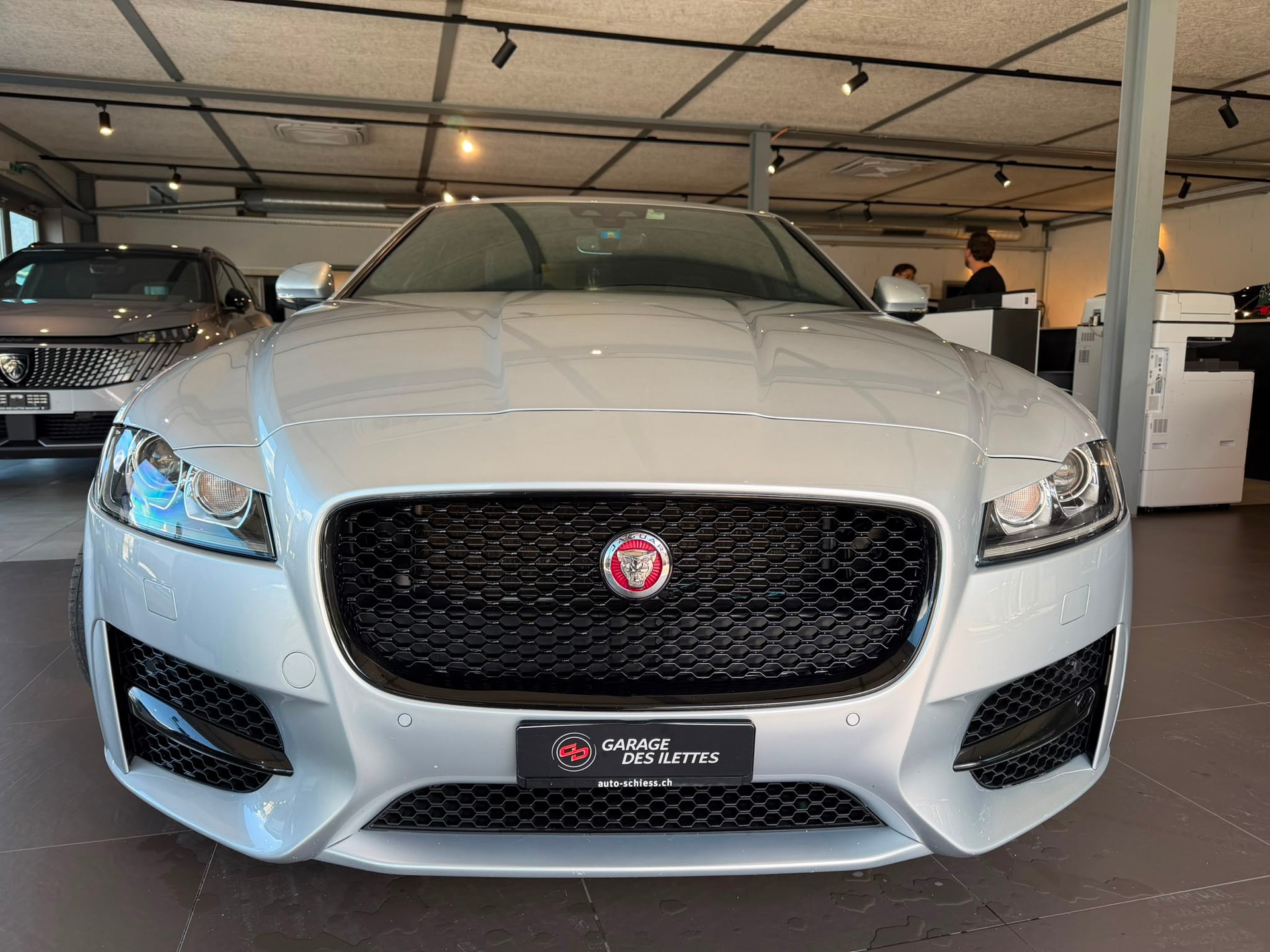 JAGUAR XF 25d R-Sport AWD Automatic-image-5