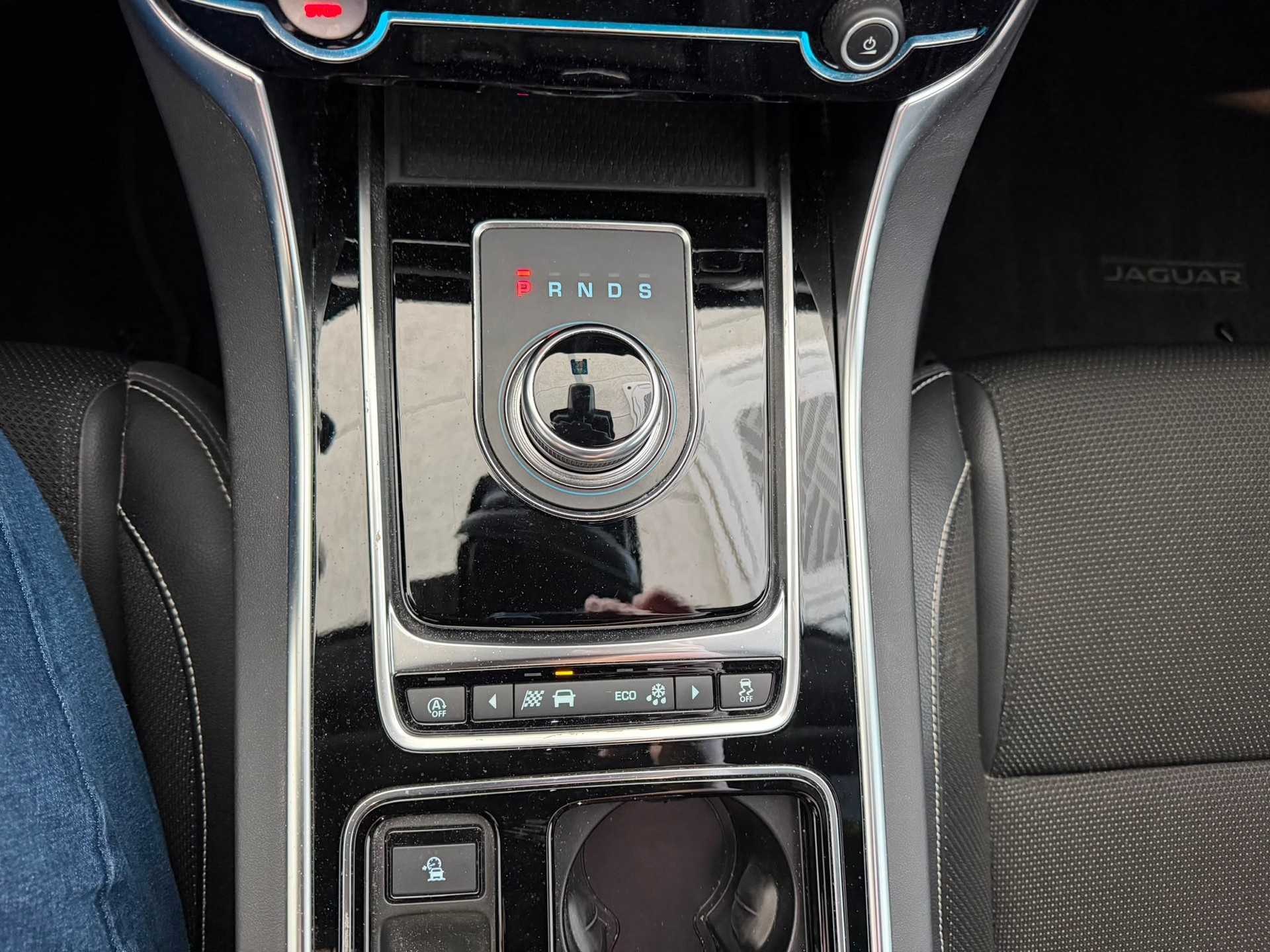 JAGUAR XF 25d R-Sport AWD Automatic-image-15