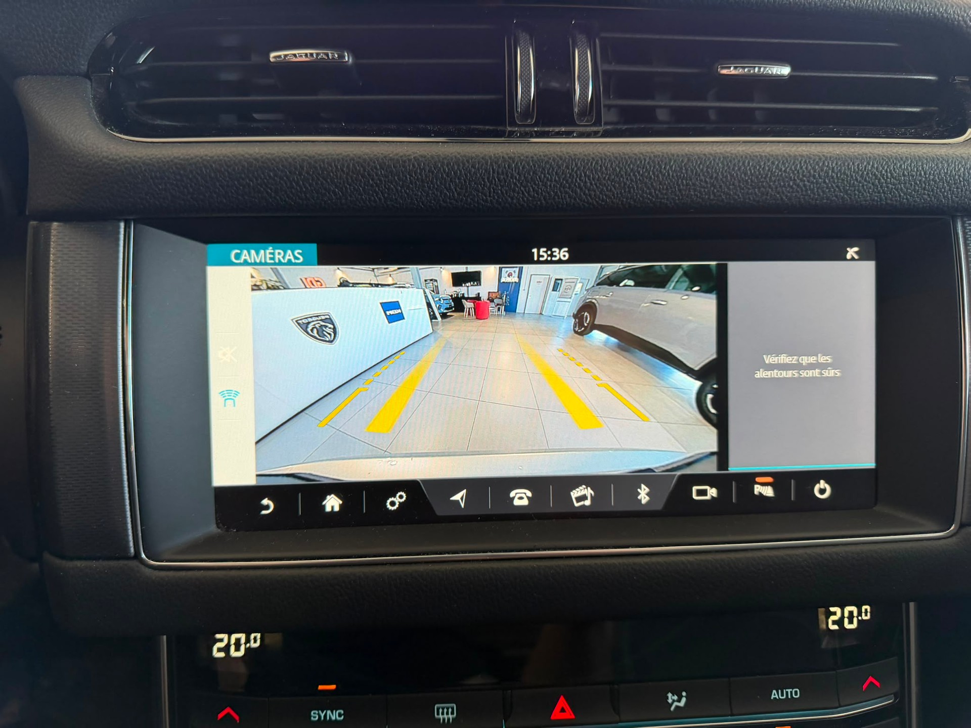 JAGUAR XF 25d R-Sport AWD Automatic-image-14