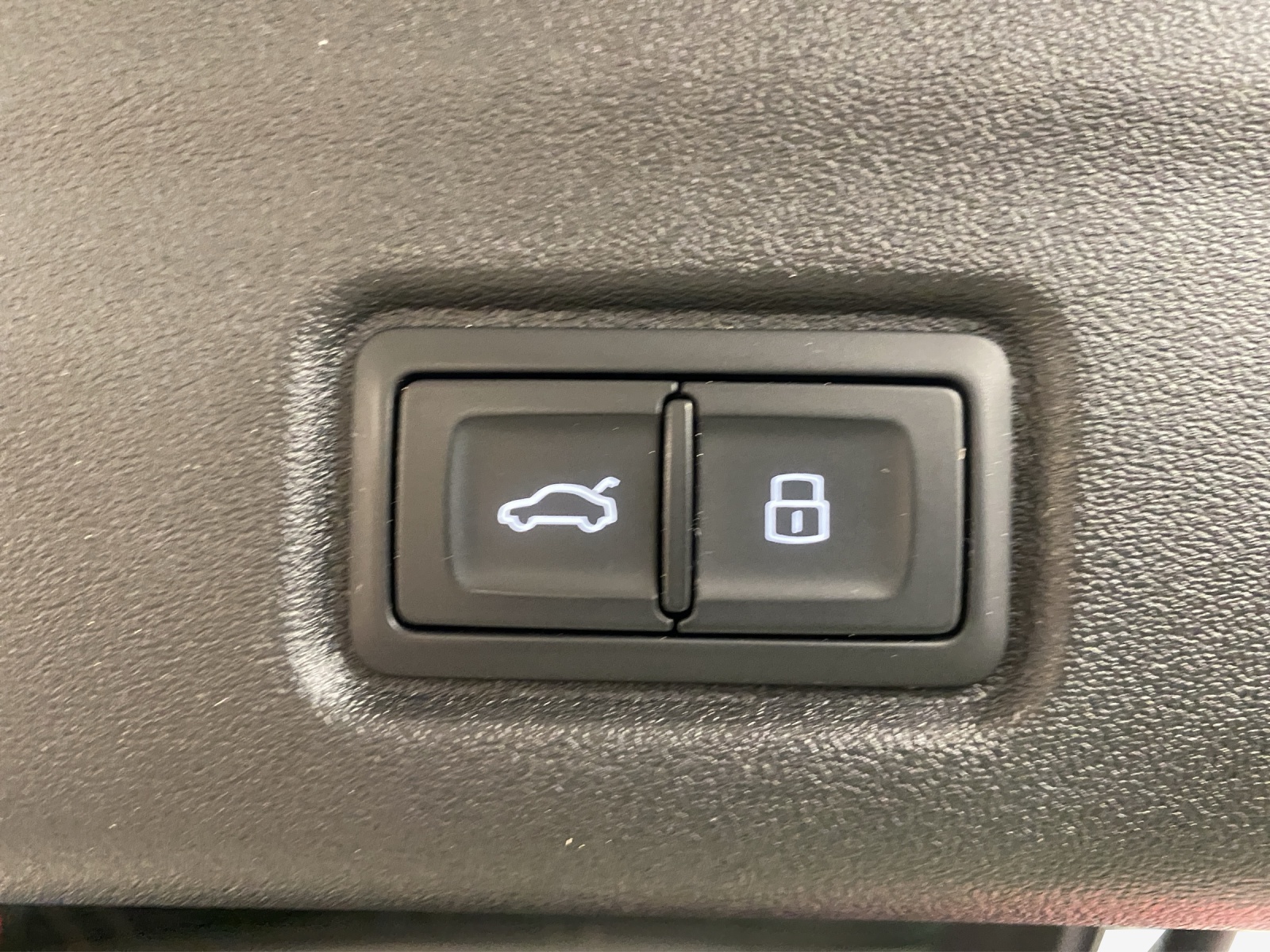 AUDI Q6 e-tron quattro-image-15