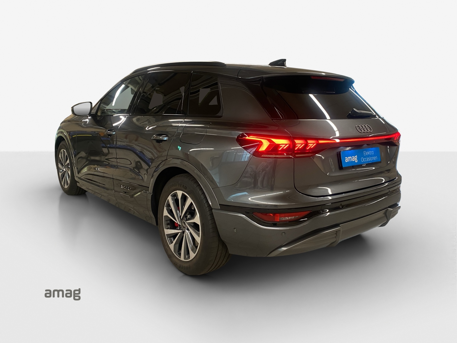 AUDI Q6 e-tron quattro-showroom-element-2
