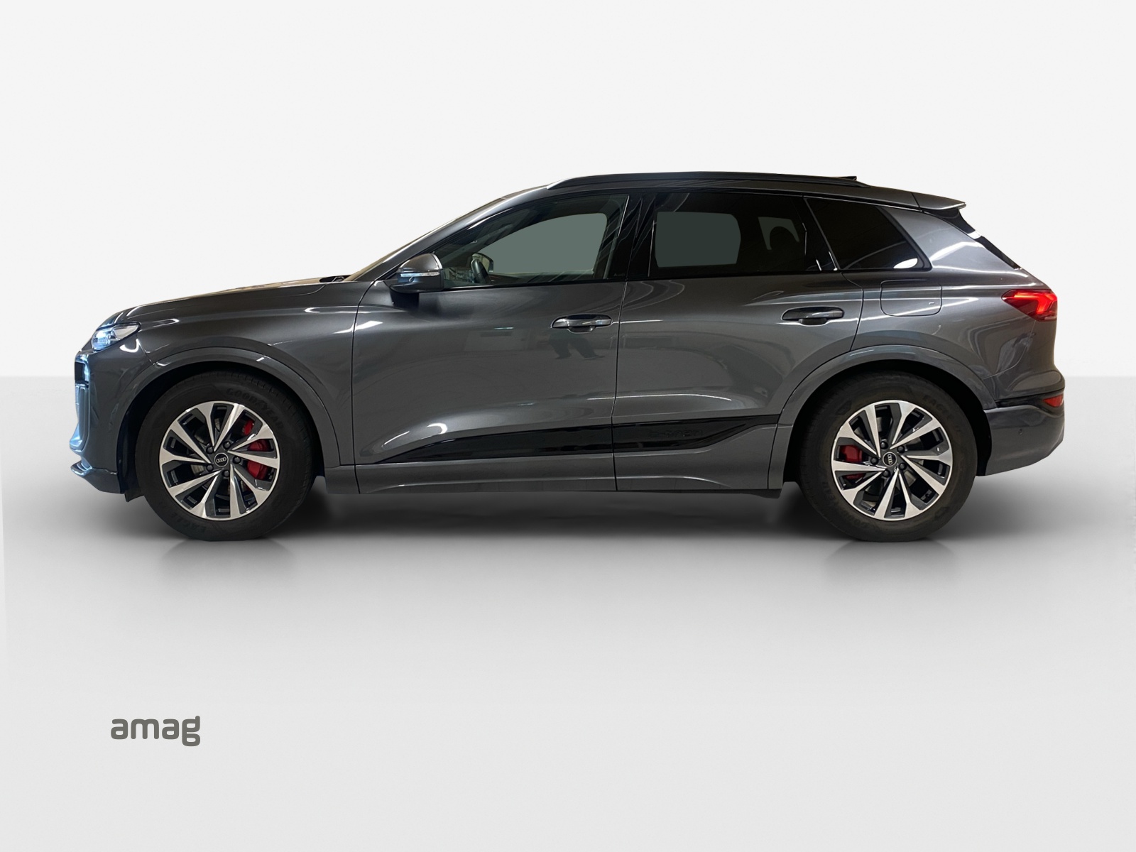 AUDI Q6 e-tron quattro-showroom-element-1