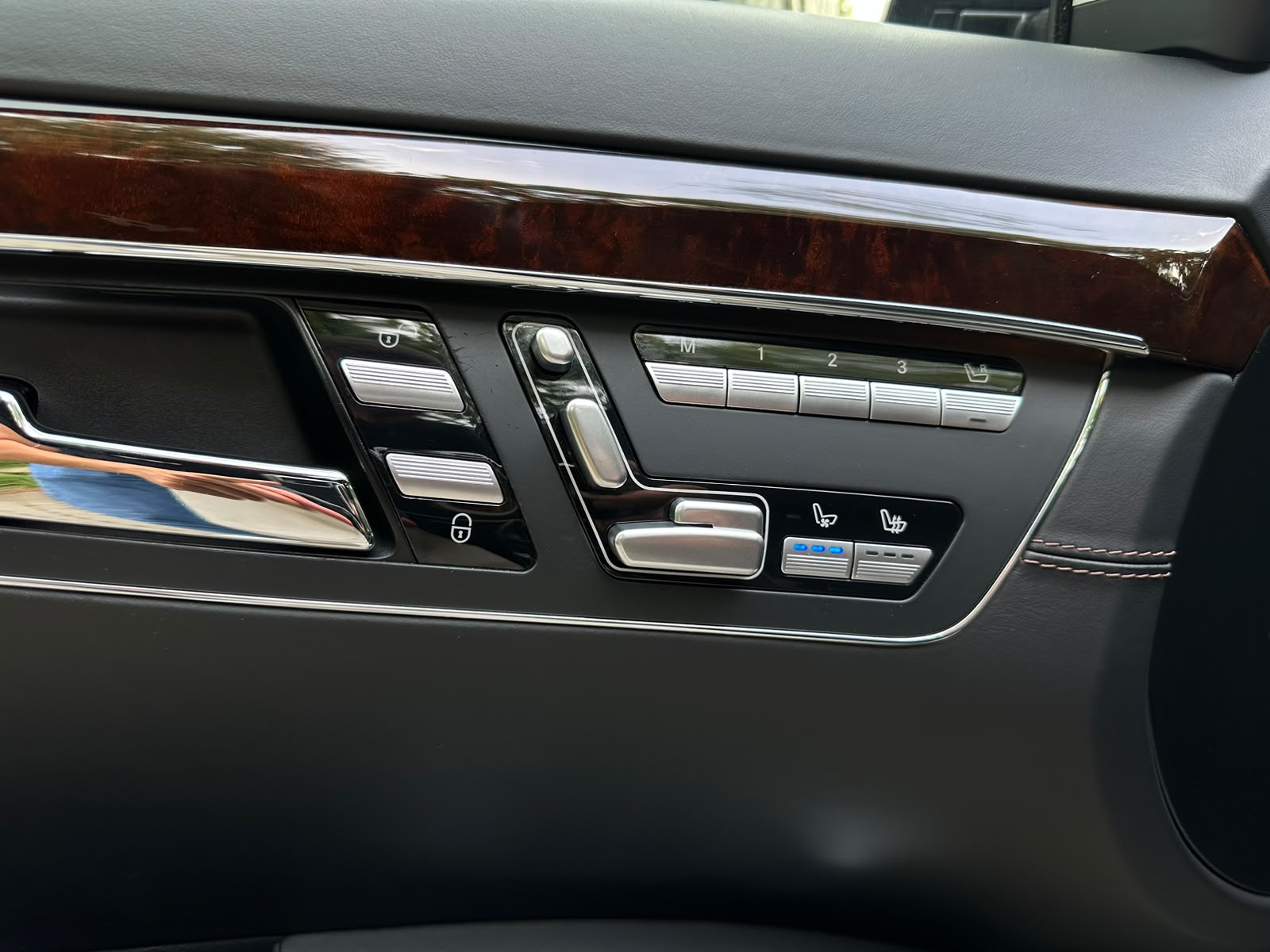 MERCEDES-BENZ S 500 L BlueEfficiency SS 4Matic 7G-Tronic-image-12