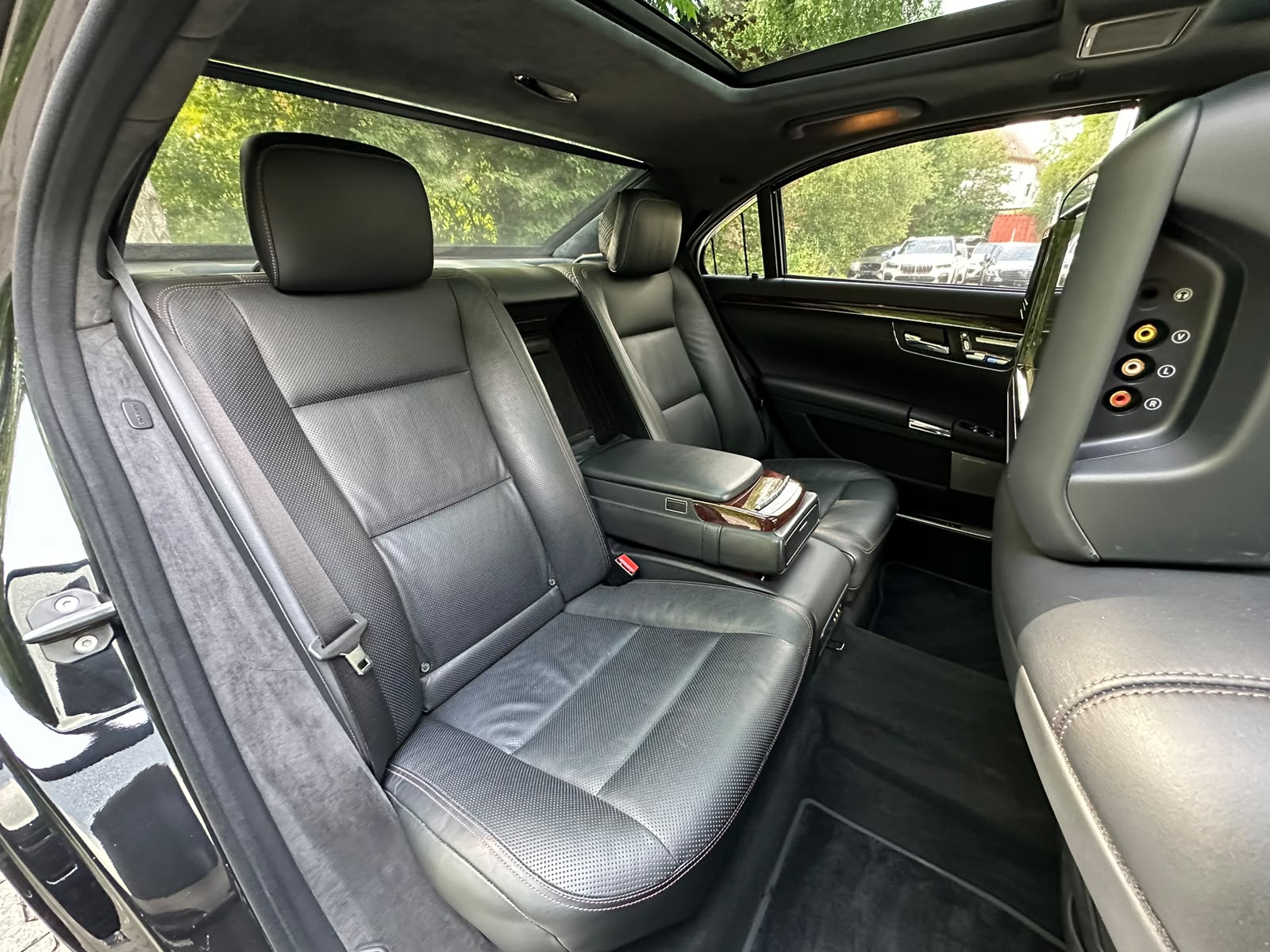 MERCEDES-BENZ S 500 L BlueEfficiency SS 4Matic 7G-Tronic-image-21