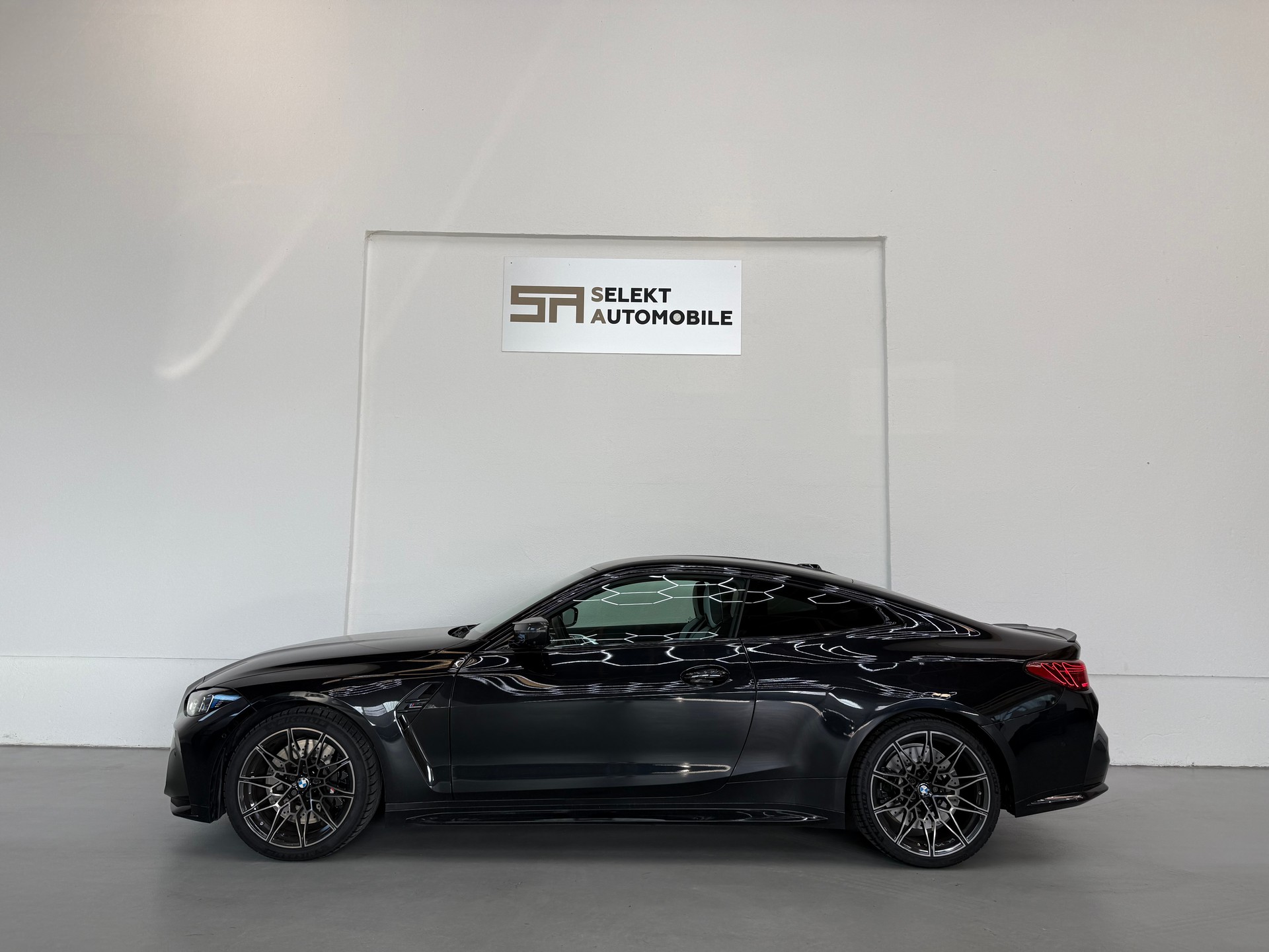 BMW M4 Coupé Competition M xDrive | Black Sapphire-image-3