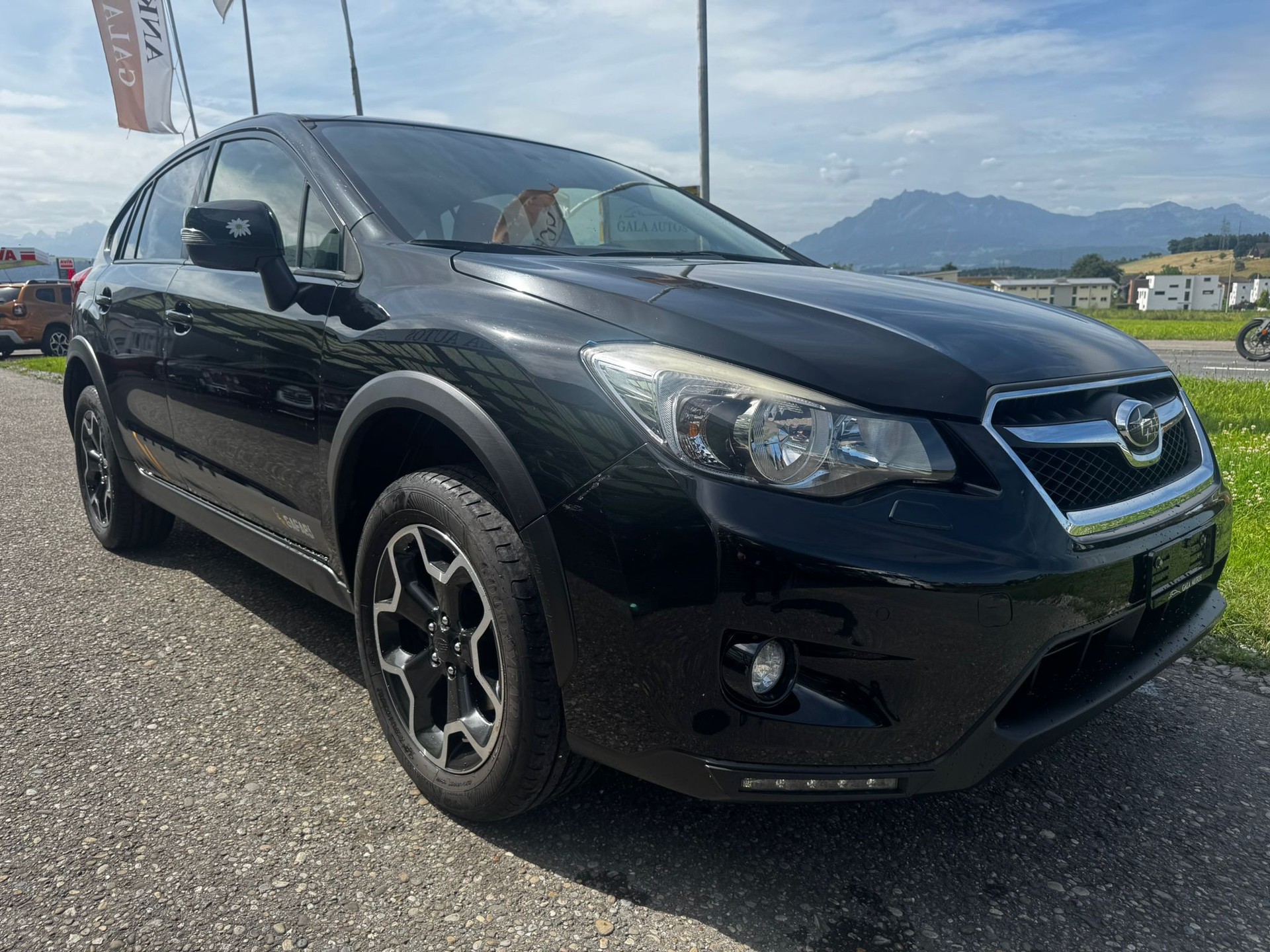 SUBARU XV 2.0 Swiss Two AWD CVT-image-2