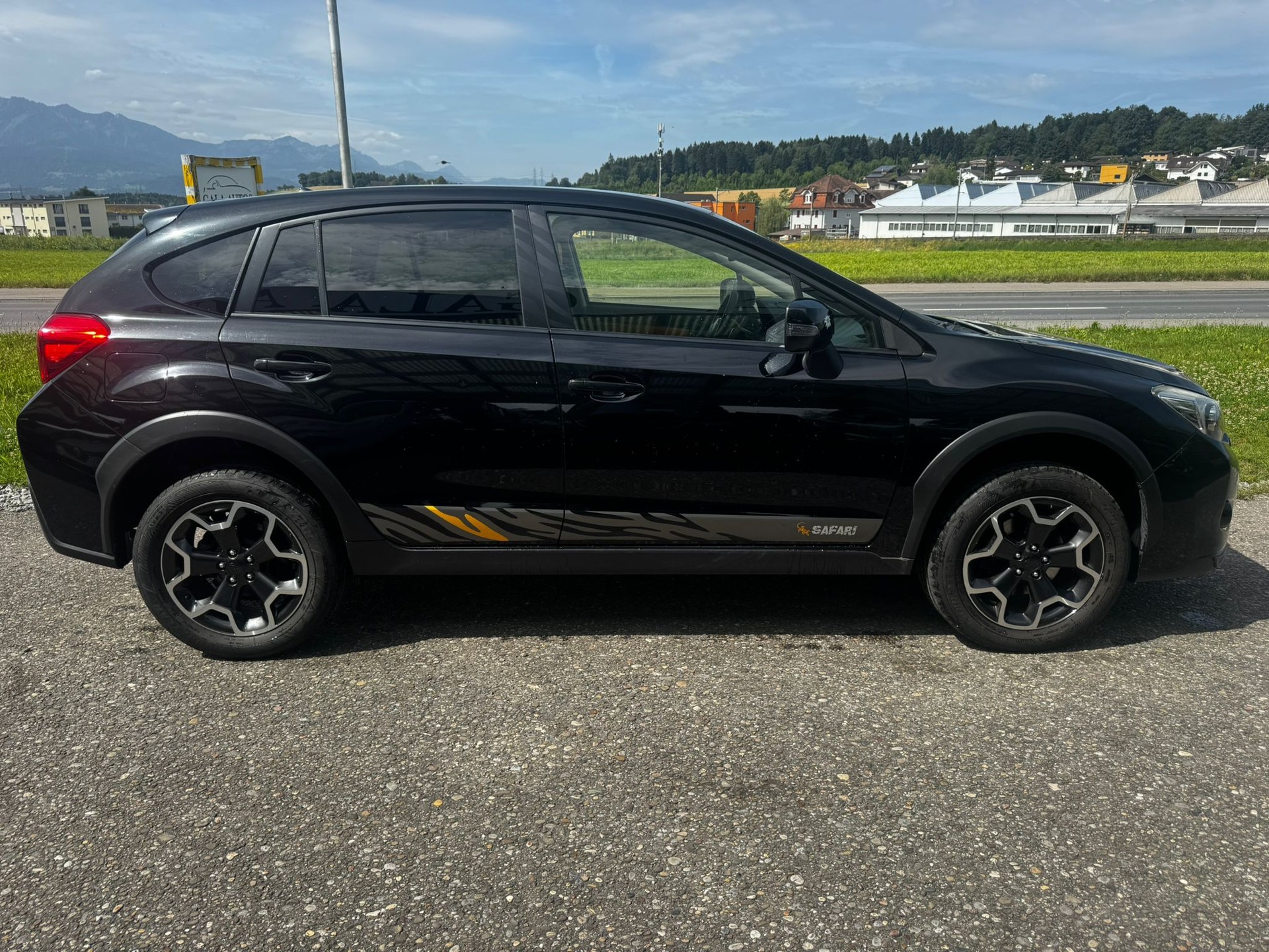 SUBARU XV 2.0 Swiss Two AWD CVT-image-3