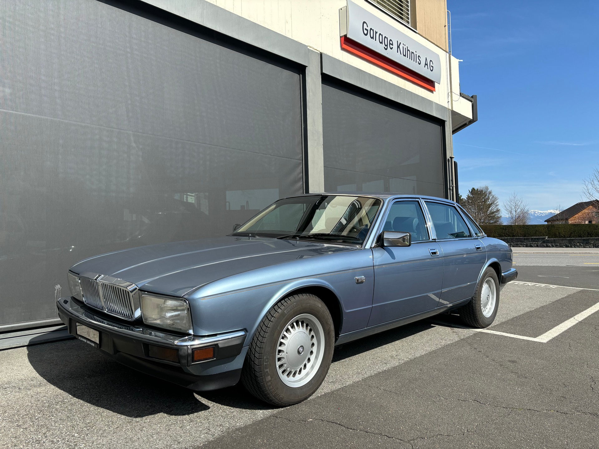 JAGUAR XJ40 Sovereign 3.6-image-0