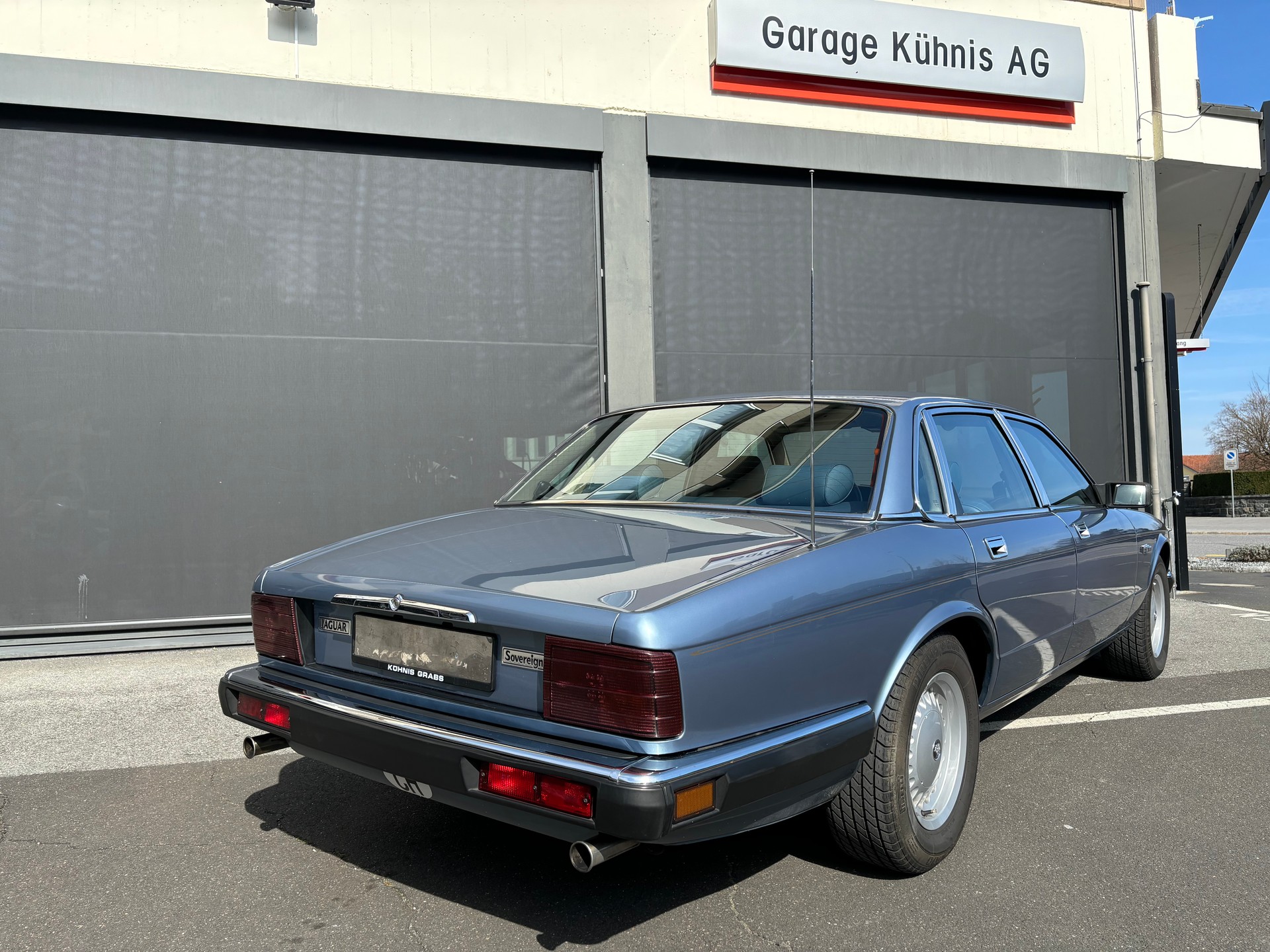 JAGUAR XJ40 Sovereign 3.6-image-3