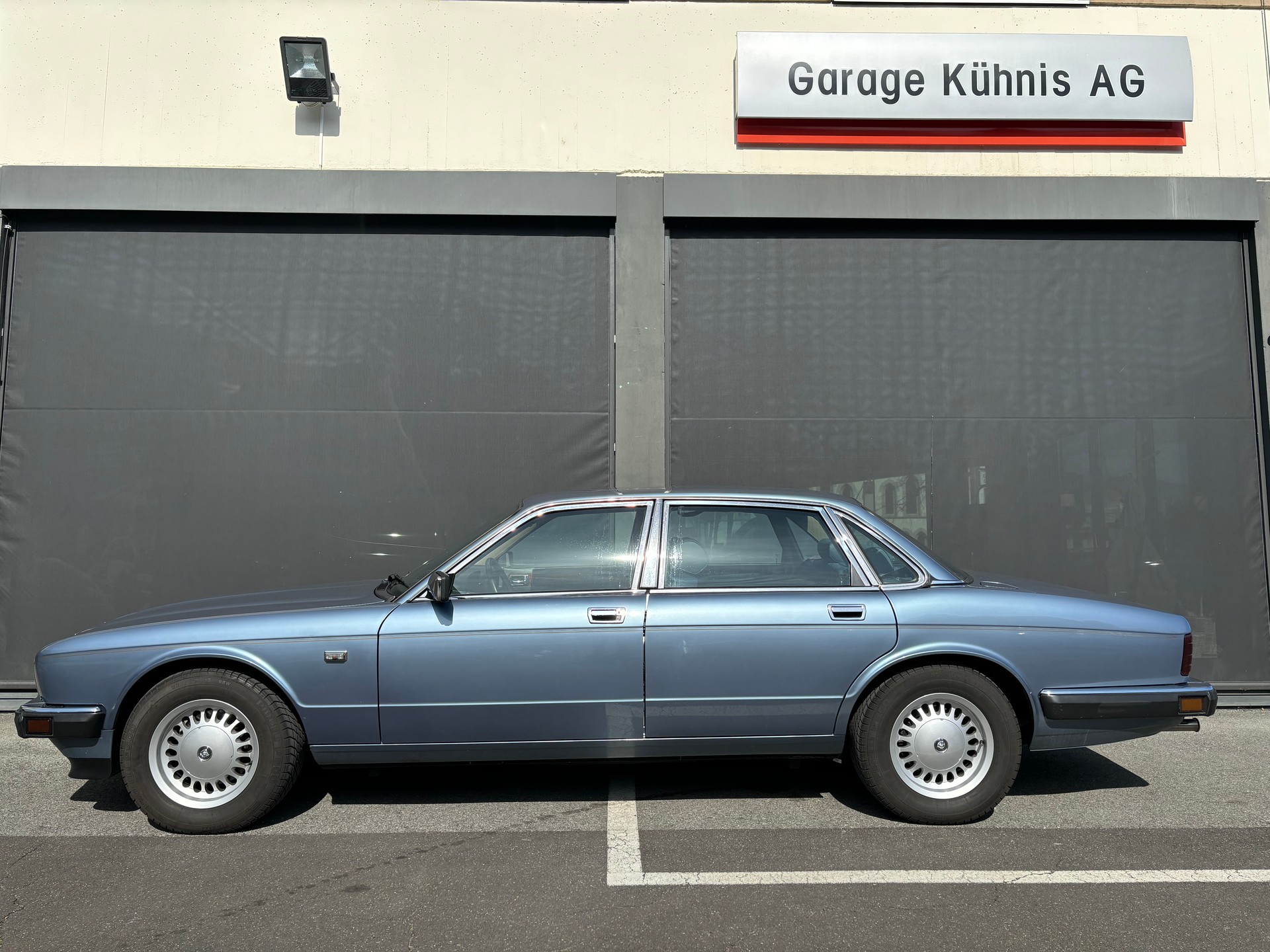 JAGUAR XJ40 Sovereign 3.6-image-1