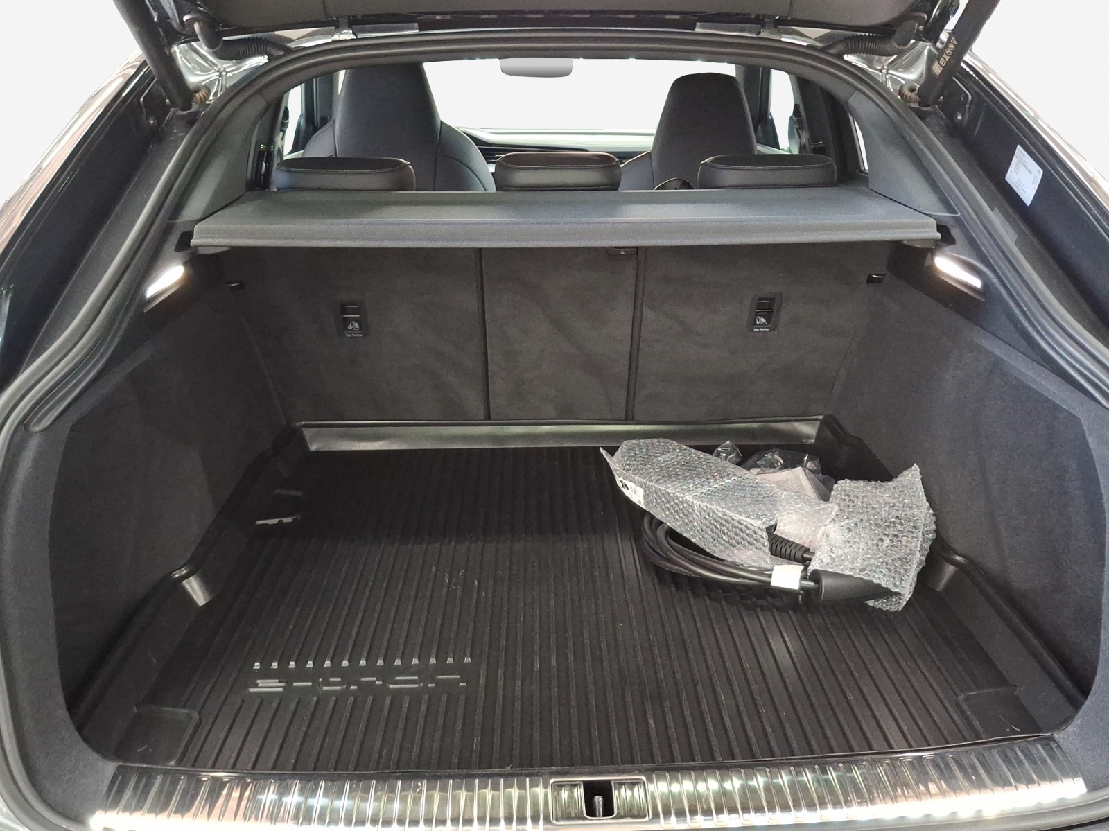 AUDI SQ8 Sportback e-tron quattro-image-13