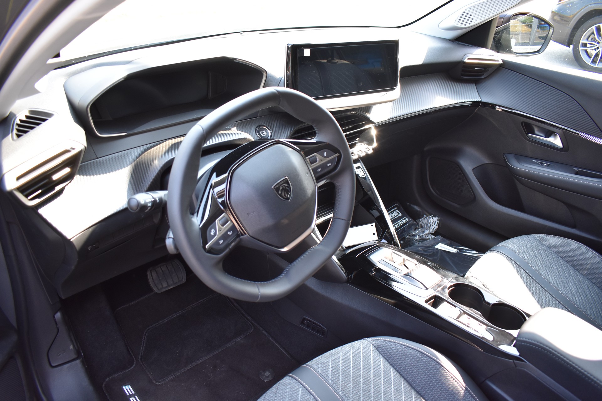 PEUGEOT 208 Elektrik 100 kW Allure-image-11