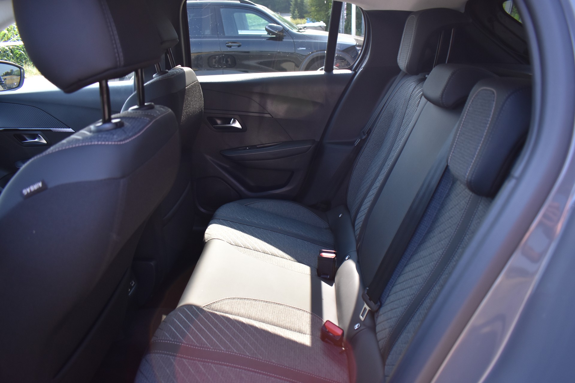 PEUGEOT 208 Elektrik 100 kW Allure-image-9