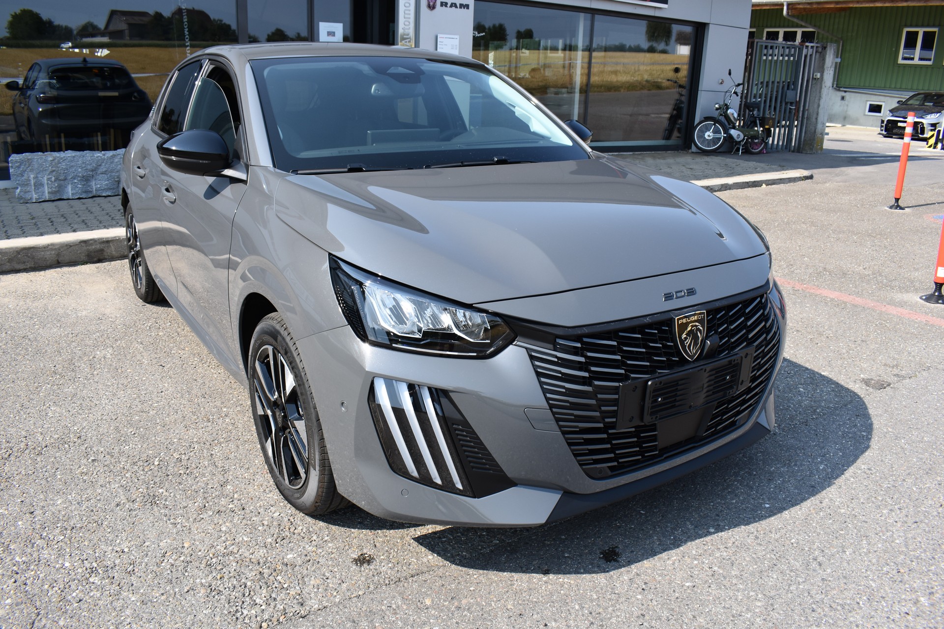 PEUGEOT 208 Elektrik 100 kW Allure-image-3