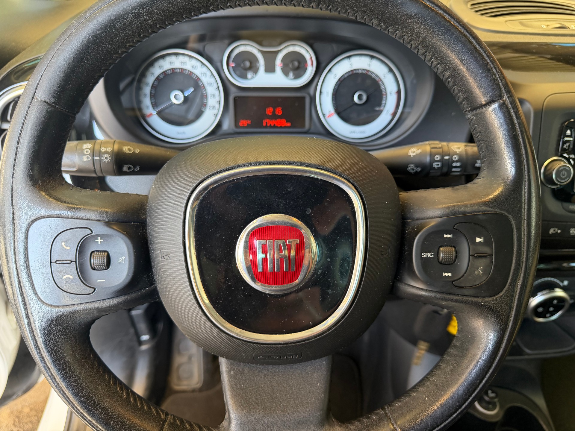 FIAT 500L Living 1.4 TB 16V Pop Star-image-7