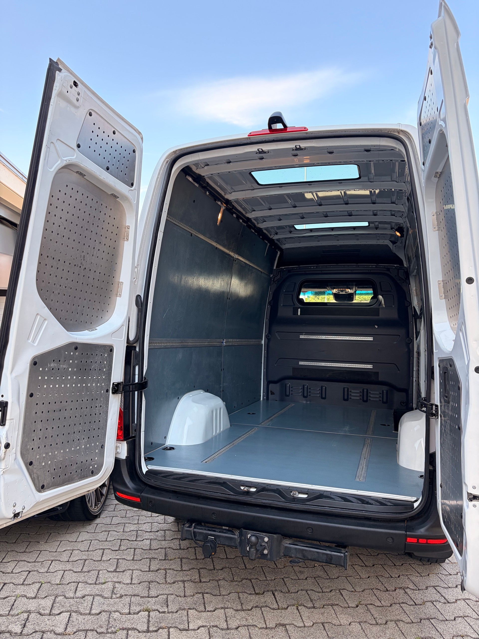 MERCEDES-BENZ Sprinter 317 CDI Standard 9G-TRONIC-image-8