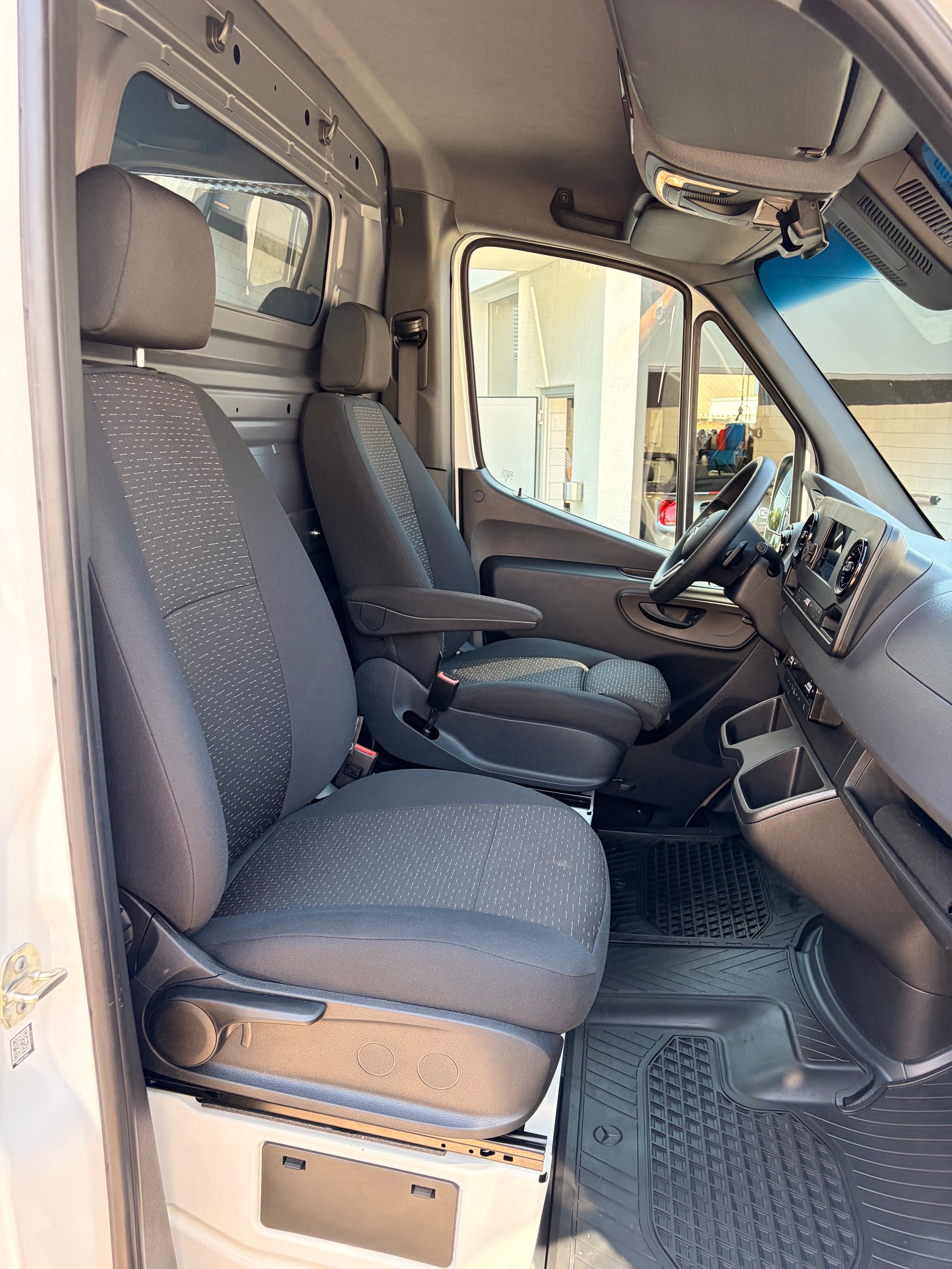 MERCEDES-BENZ Sprinter 317 CDI Standard 9G-TRONIC-image-3