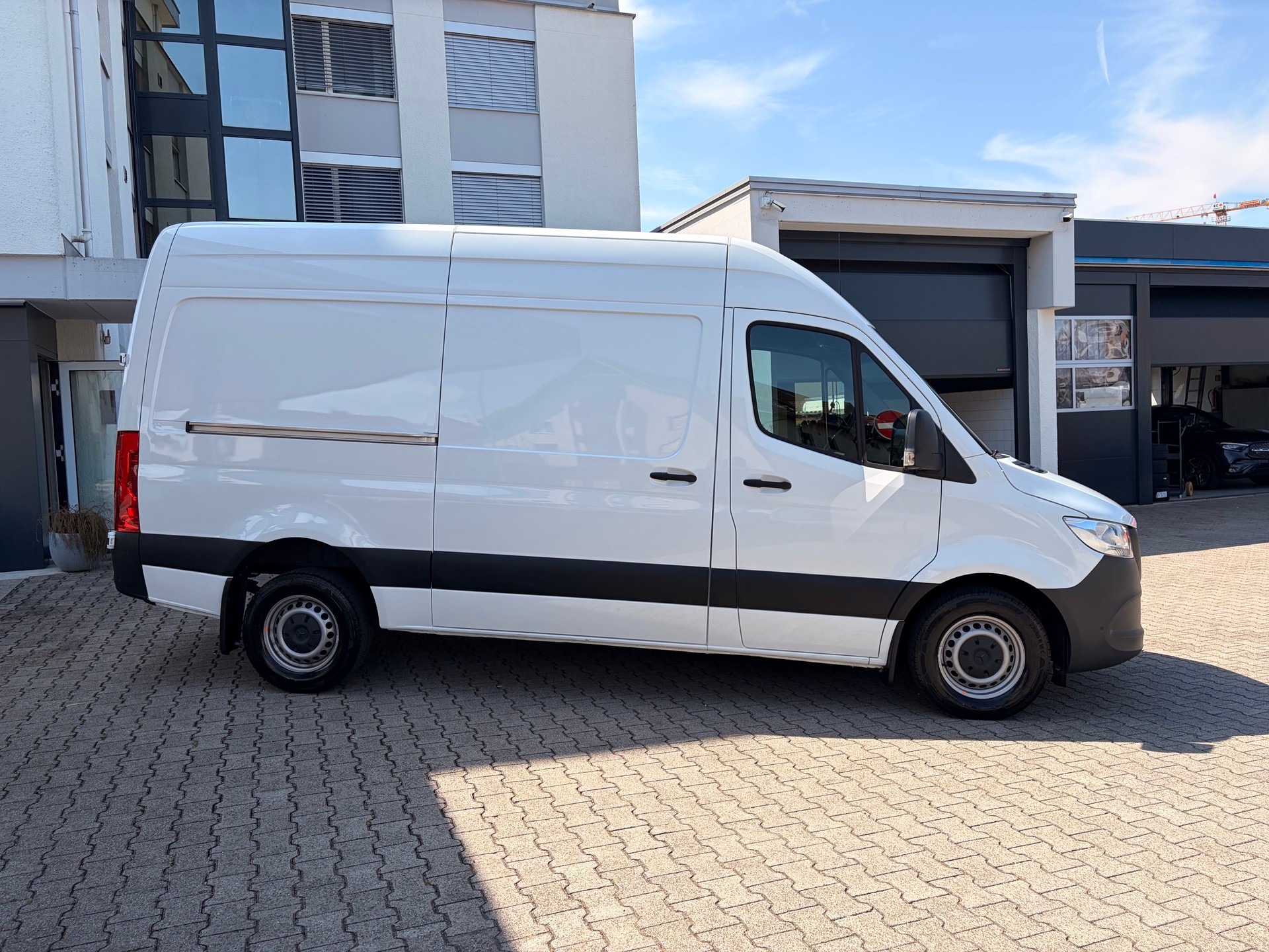 MERCEDES-BENZ Sprinter 317 CDI Standard 9G-TRONIC-image-1