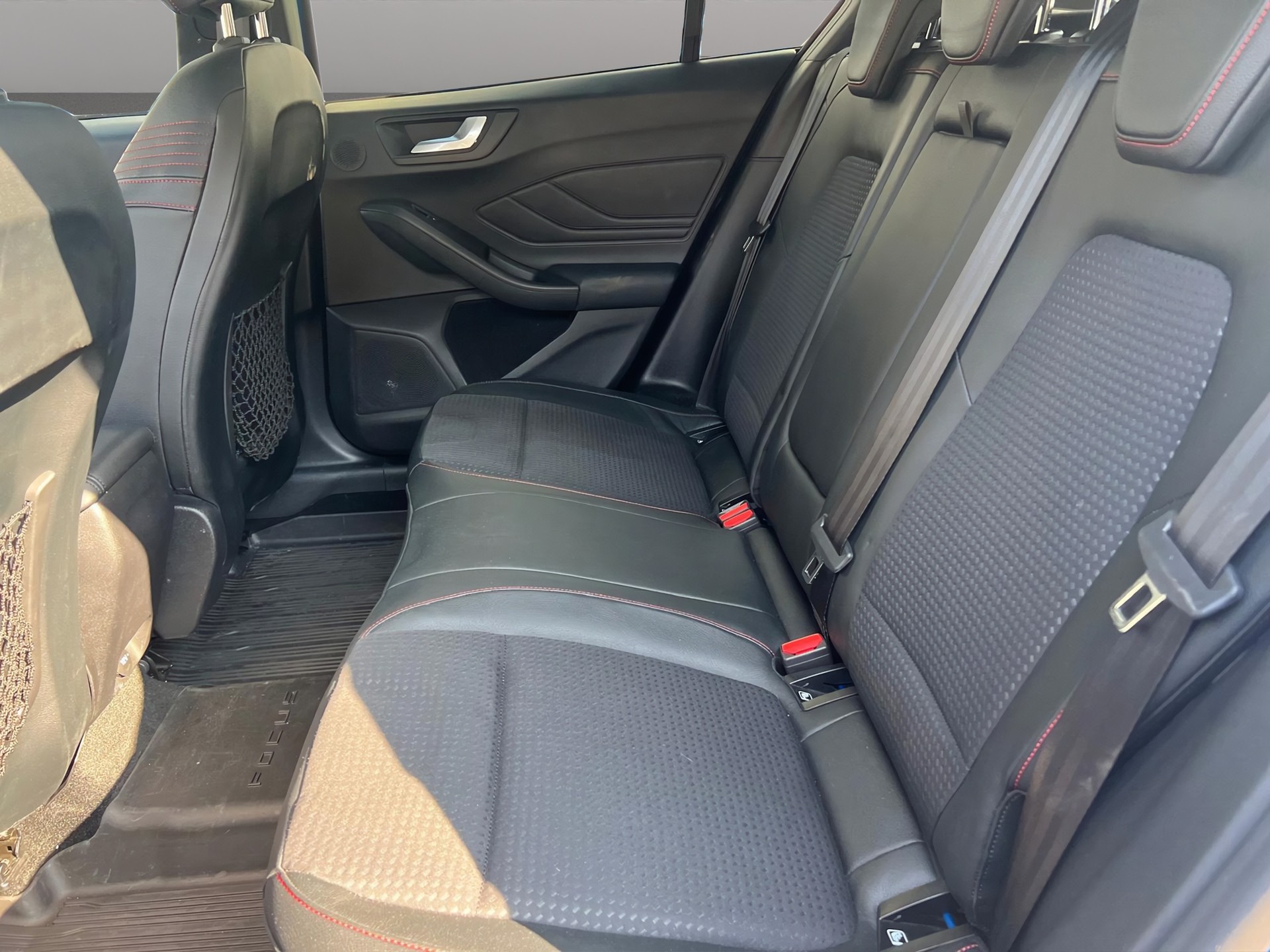 FORD Focus 2.0 TDCi ST Line Automatic-image-5
