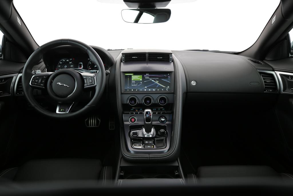 JAGUAR F-Type Coupé 5.0 V8 R AWD-image-4