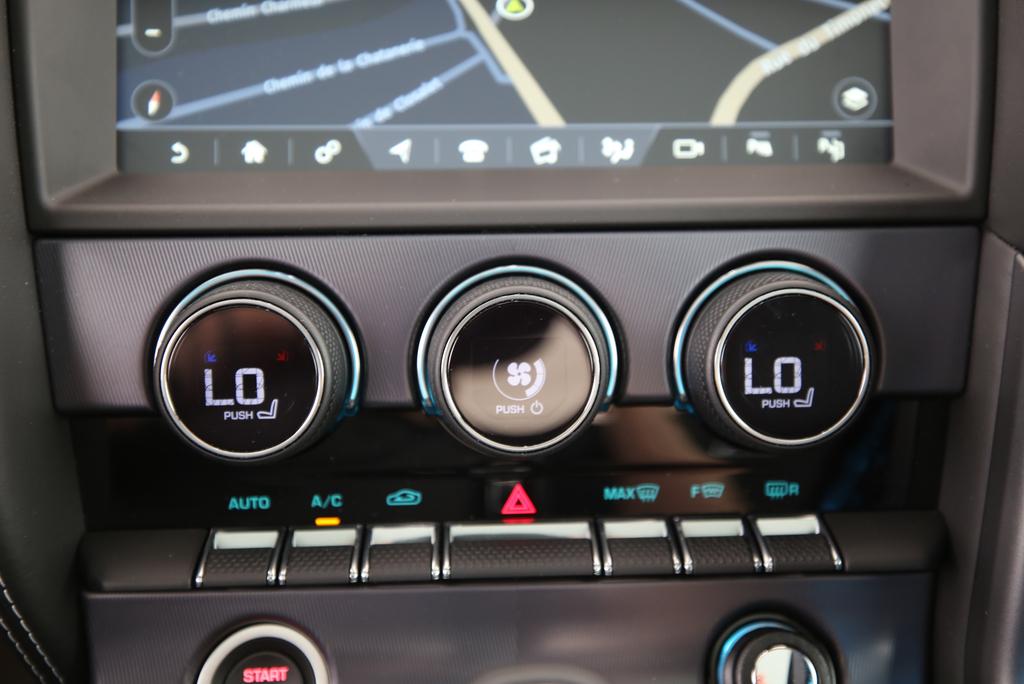 JAGUAR F-Type Coupé 5.0 V8 R AWD-image-9