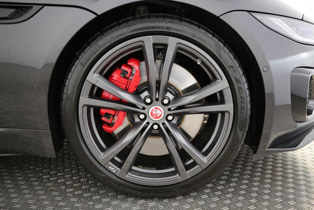 JAGUAR F-Type Coupé 5.0 V8 R AWD-image-13