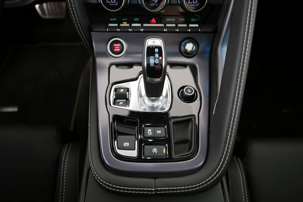 JAGUAR F-Type Coupé 5.0 V8 R AWD-image-10